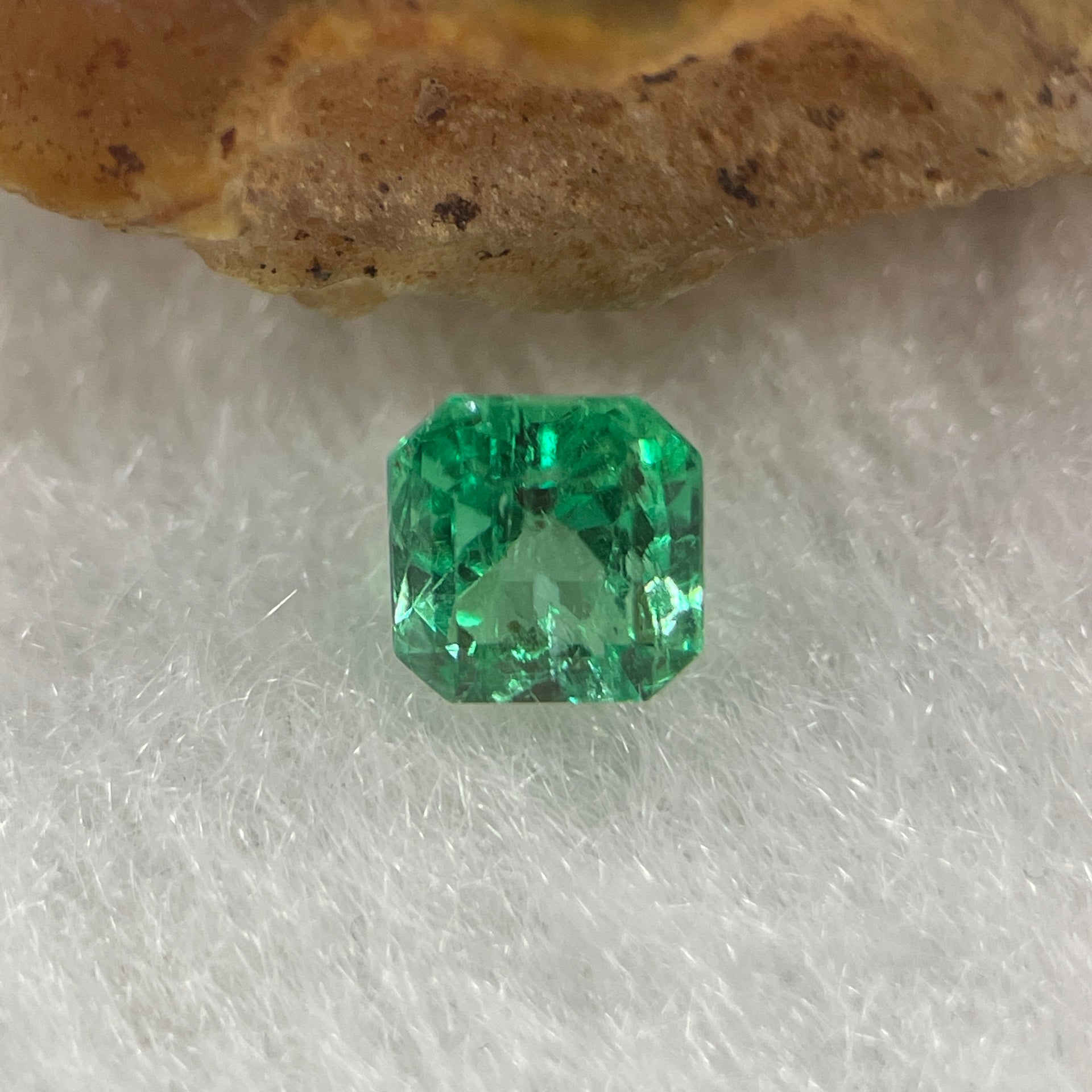 Natural Colombia Green Emerald (Beryl) Cut-Cornered Rectangular step cut 0.52ct 4.7 by 4.5 by 3.7mm - Huangs Jadeite and Jewelry Pte Ltd