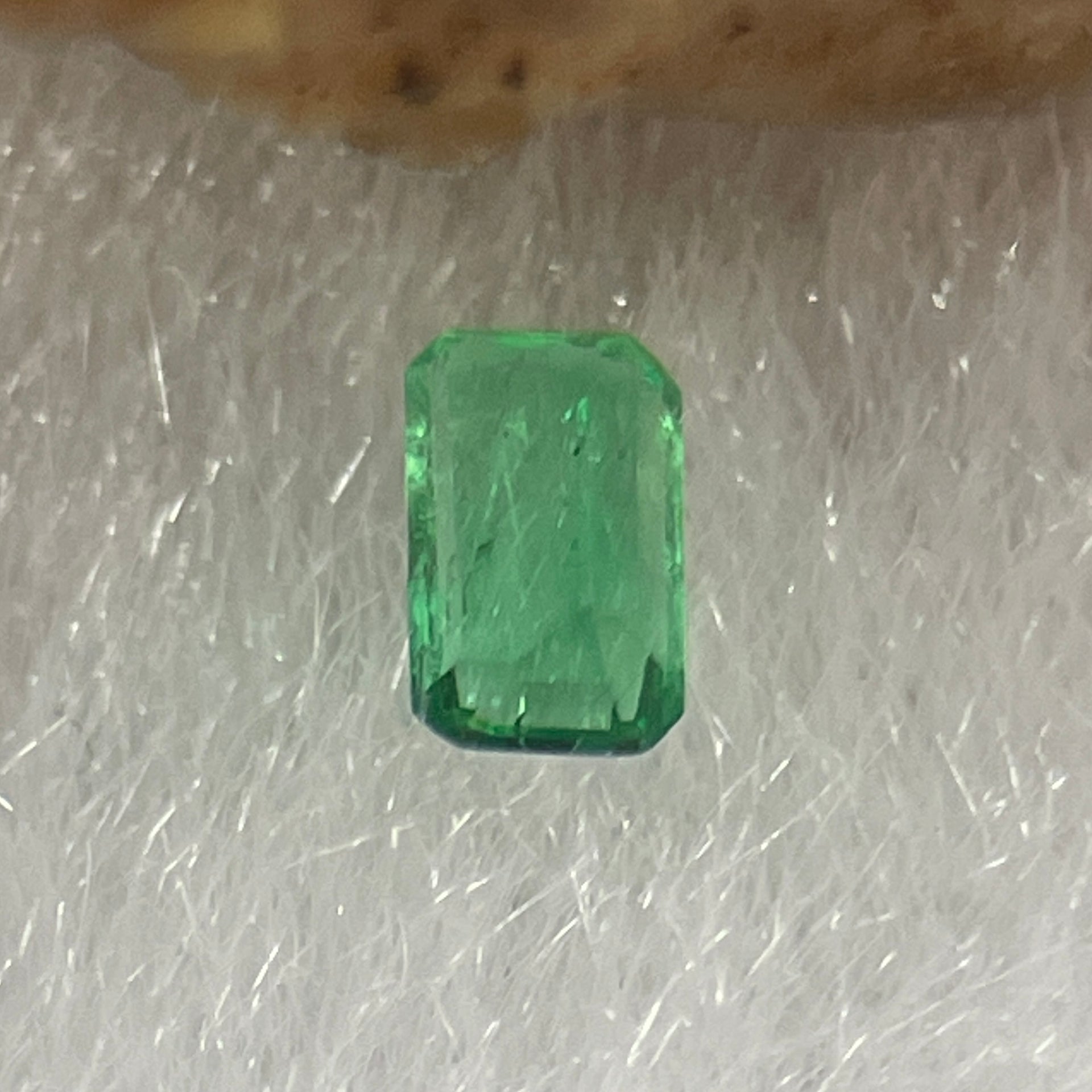 Natural Colombia Vivid Green Emerald (Beryl) Cut-Cornered Rectangular Step cut 0.06ct 3.3 by 2.0 by 1.3mm - Huangs Jadeite and Jewelry Pte Ltd