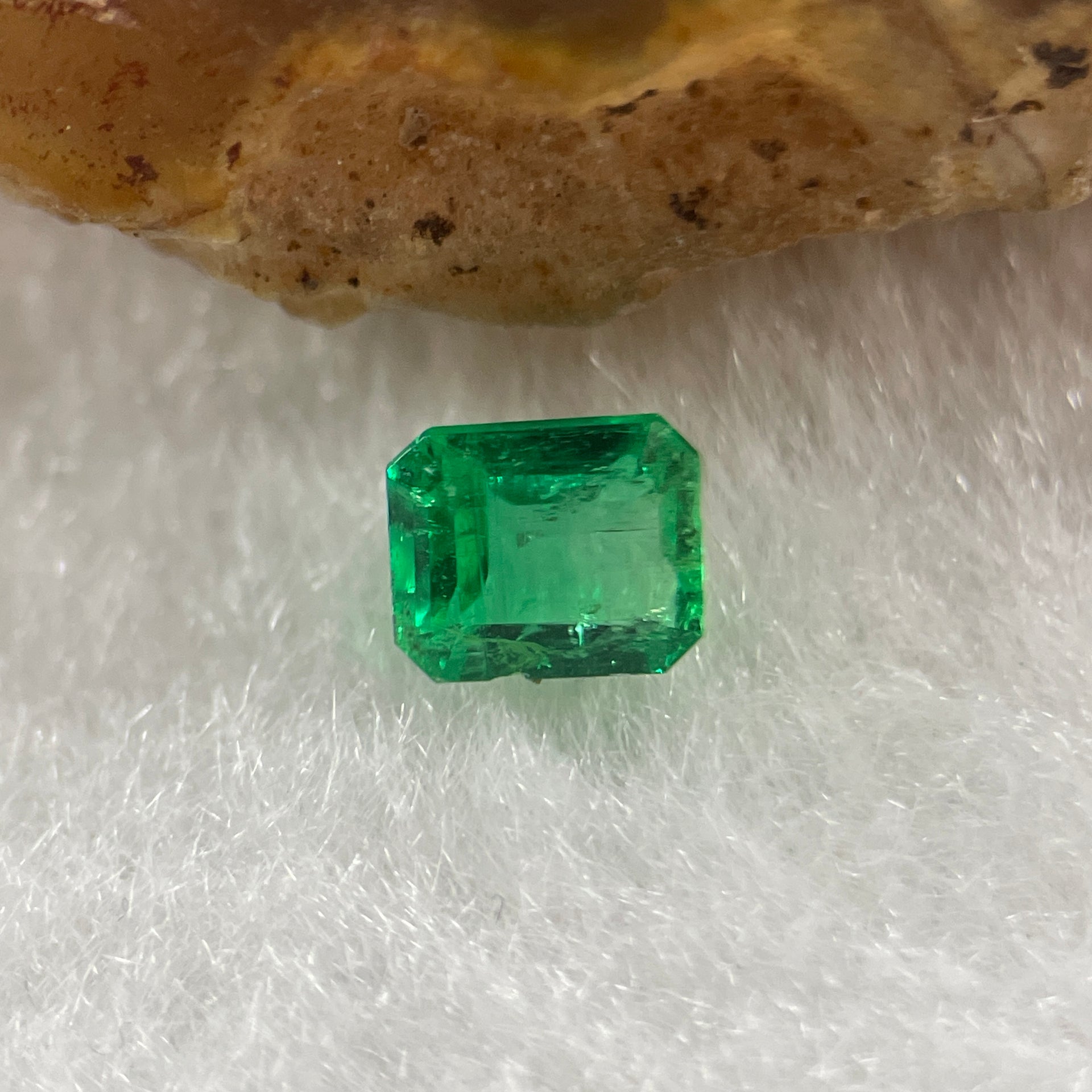Natural Colombia Green Emerald (Beryl) Cut-Cornered Rectangular step cut 0.51ct 5.0 by 4.2 by 3.1mm - Huangs Jadeite and Jewelry Pte Ltd