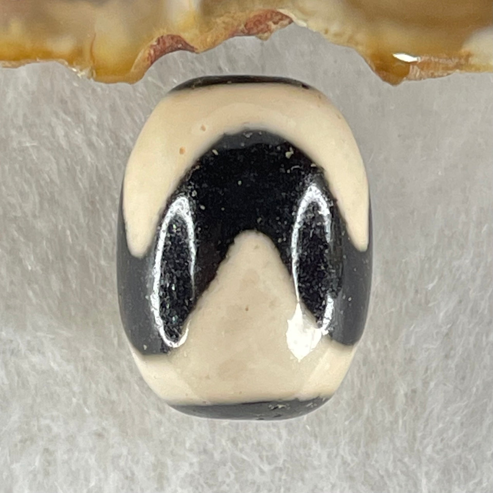 Natural Powerful Tibetan Old Oily Agate Tiger Tooth Daluo Dzi Bead Heavenly Master (Tian Zhu) 虎呀天诛 4.63g 17.7 by 13.3mm - Huangs Jadeite and Jewelry Pte Ltd