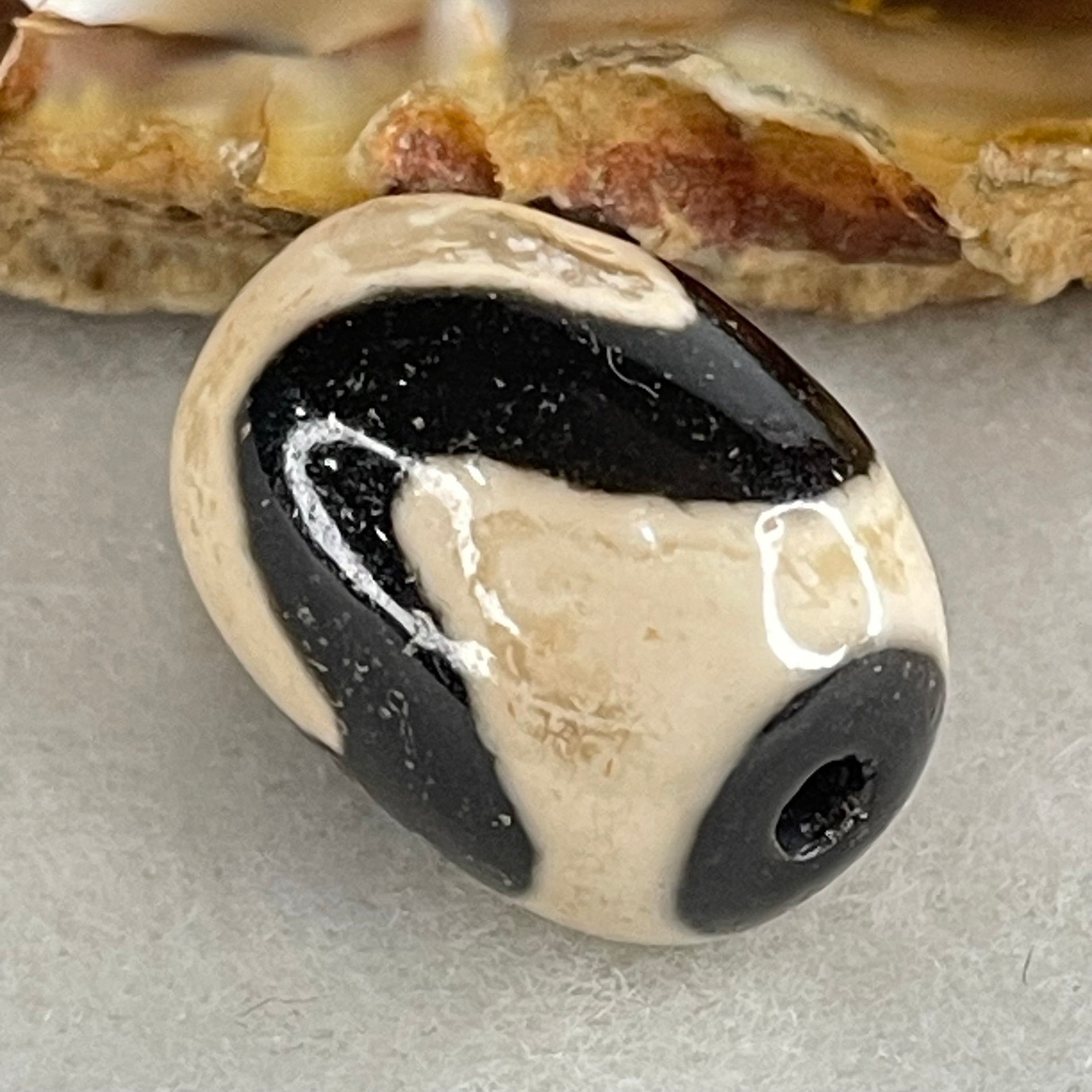 Natural Powerful Tibetan Old Oily Agate Tiger Tooth Daluo Dzi Bead Heavenly Master (Tian Zhu) 虎呀天诛 4.66g 17.5 by 13.2mm - Huangs Jadeite and Jewelry Pte Ltd