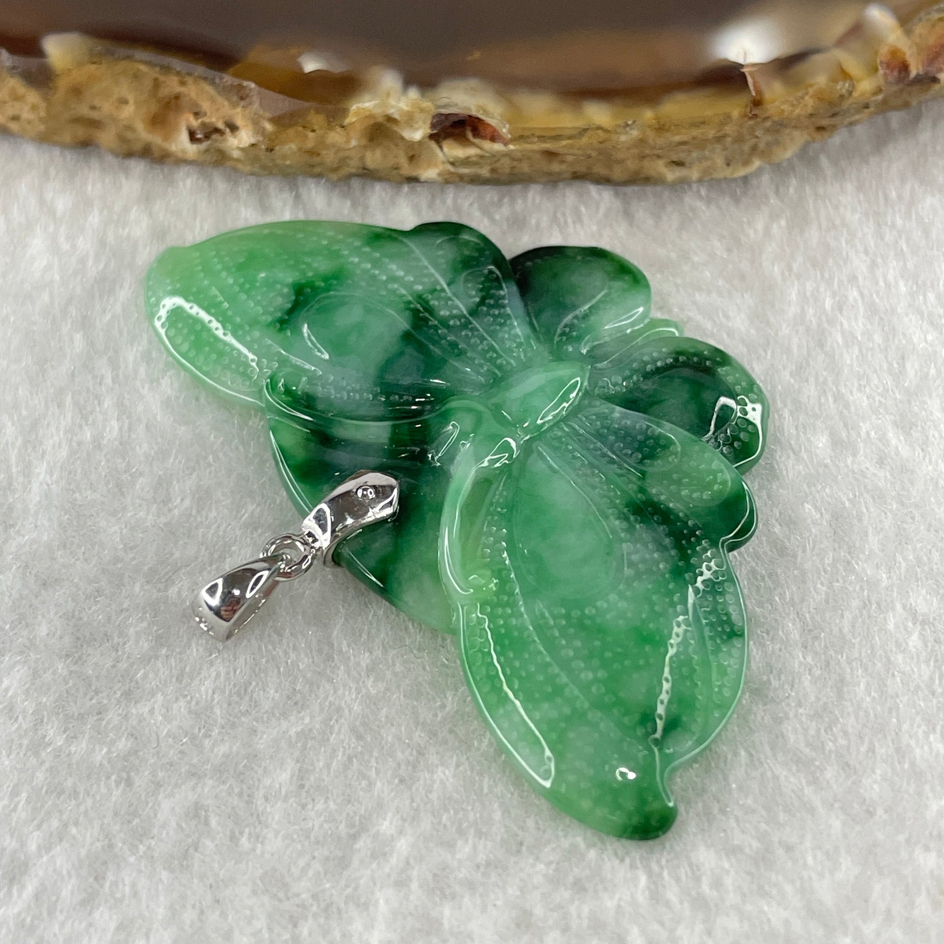 18K 750 White Gold Type A Old Mine Spicy Green with Dark Green Piao Hua Flora Jadeite Pendant 8.98g 49.9 by 27.1 by 4.1mm - Huangs Jadeite and Jewelry Pte Ltd