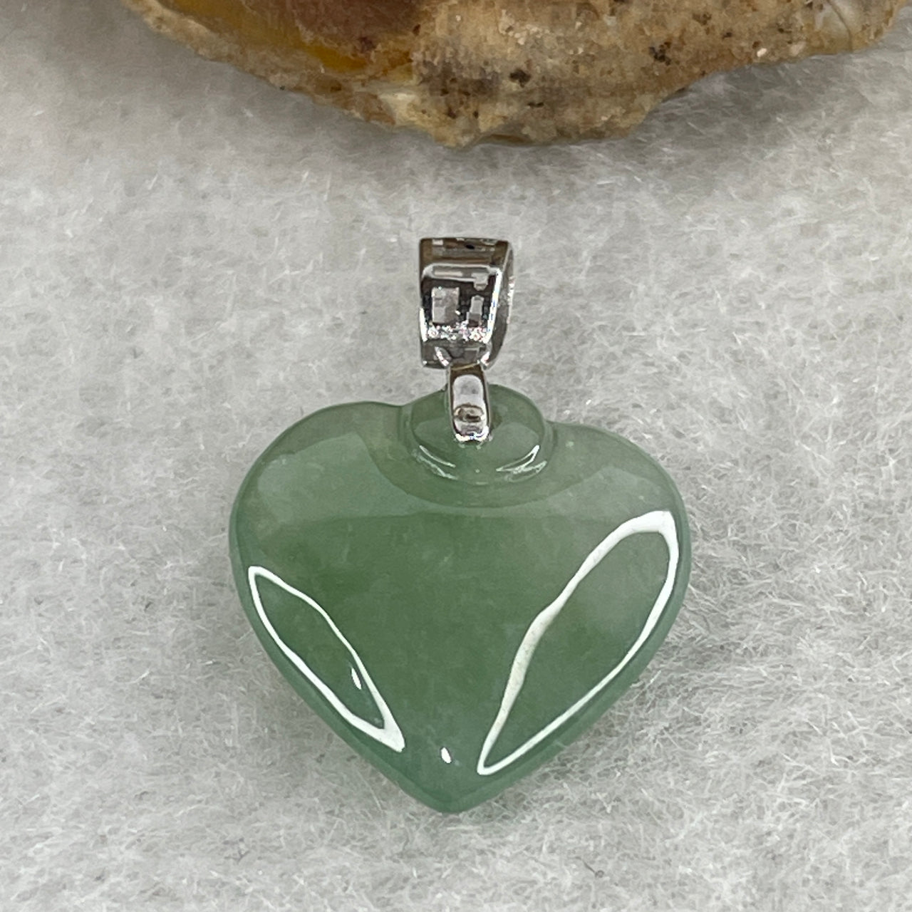Natural Type A Icy Full Blueish Green Jadeite Heart Pendant | Solid 18K 750 White Gold Clasp Luxury Translucent Fine Charm (0.98g, 13.0x12.4x3.5mm)