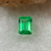 Natural Colombia Vivid Green Emerald (Beryl) Cut-Cornered Rectangular Step cut 0.49ct 5.6 by 3.9 by 3.0mm - Huangs Jadeite and Jewelry Pte Ltd