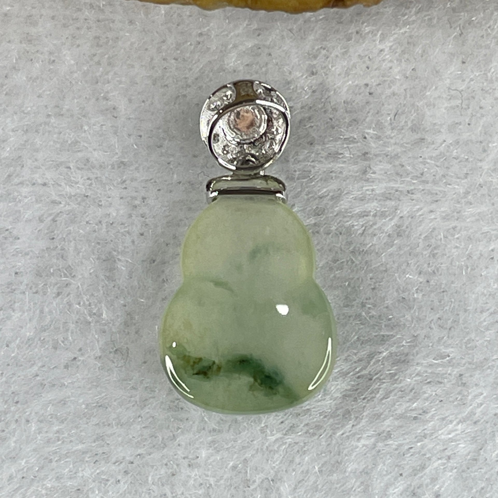 Certified Type A 18k White Gold Icy Green Piao Hua Hulu Jade Jadeite 2.00g 23.9 by 11.7 by 5.1mm - Huangs Jadeite and Jewelry Pte Ltd