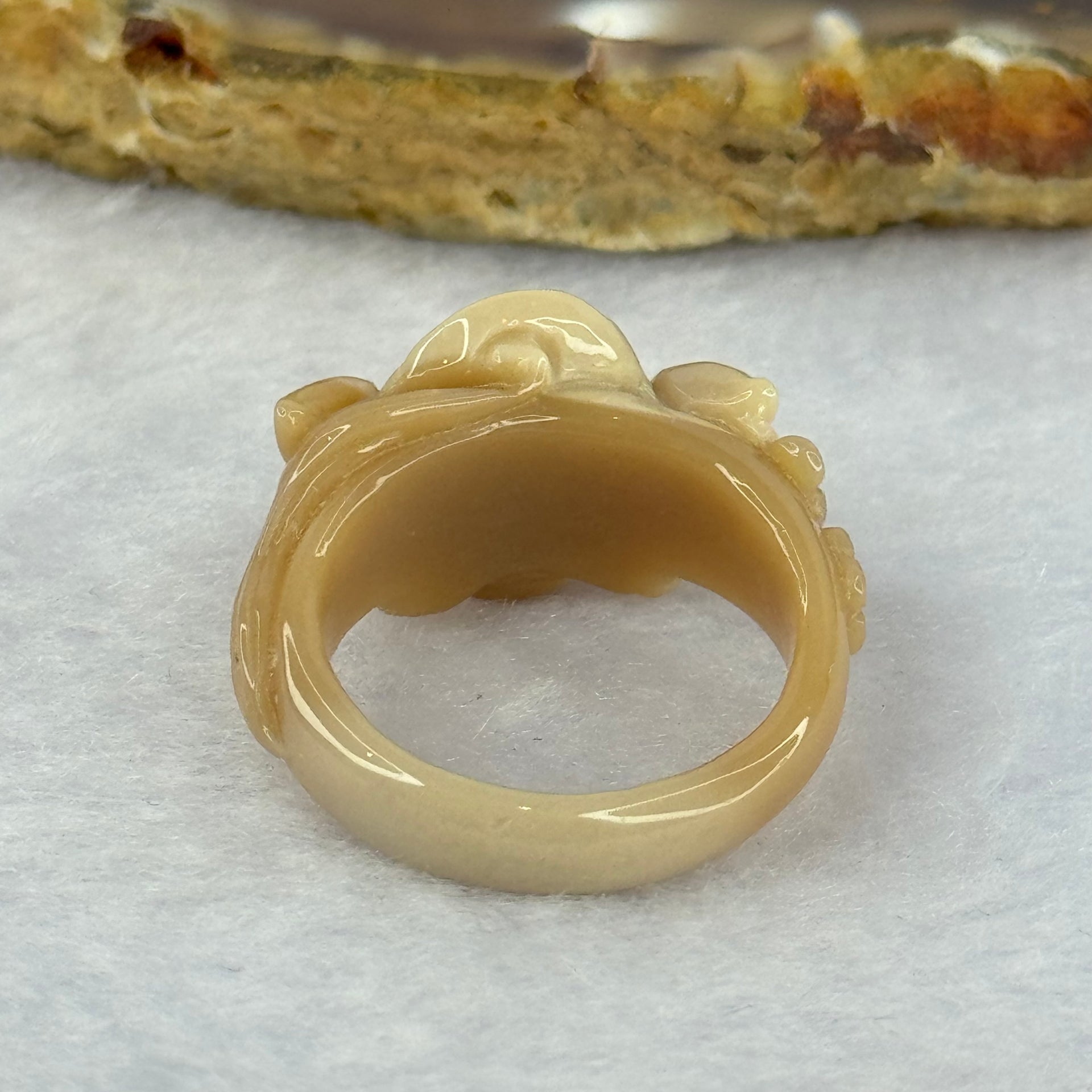 Natural Brown Agate Fox and Flower Carving 3.61g 38.8 by 4.2mm US6 HK13 - Huangs Jadeite and Jewelry Pte Ltd