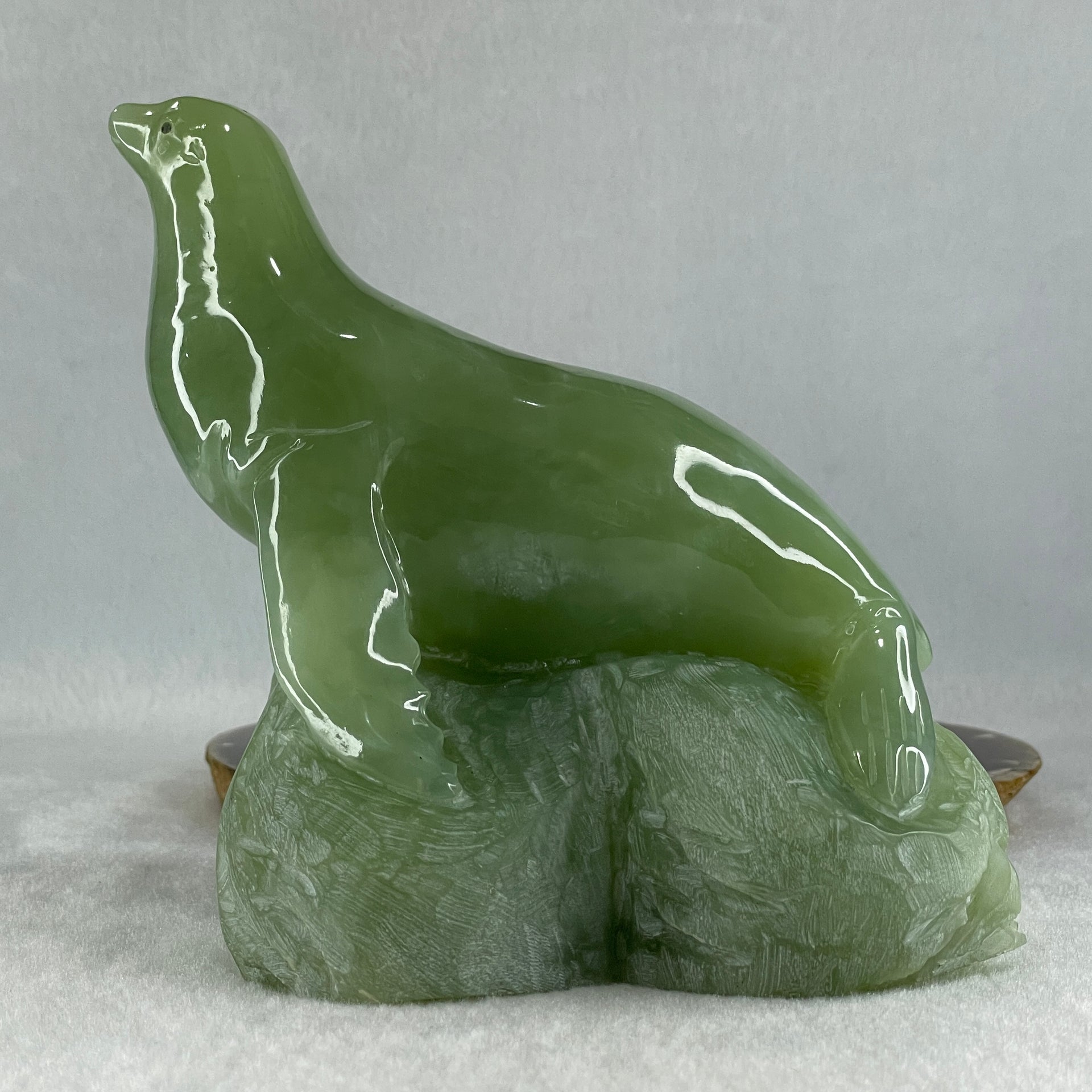 Natural Green Serpentine Seal Display 1,061.1g 132.0 by 88.0 by 123.0mm - Huangs Jadeite and Jewelry Pte Ltd
