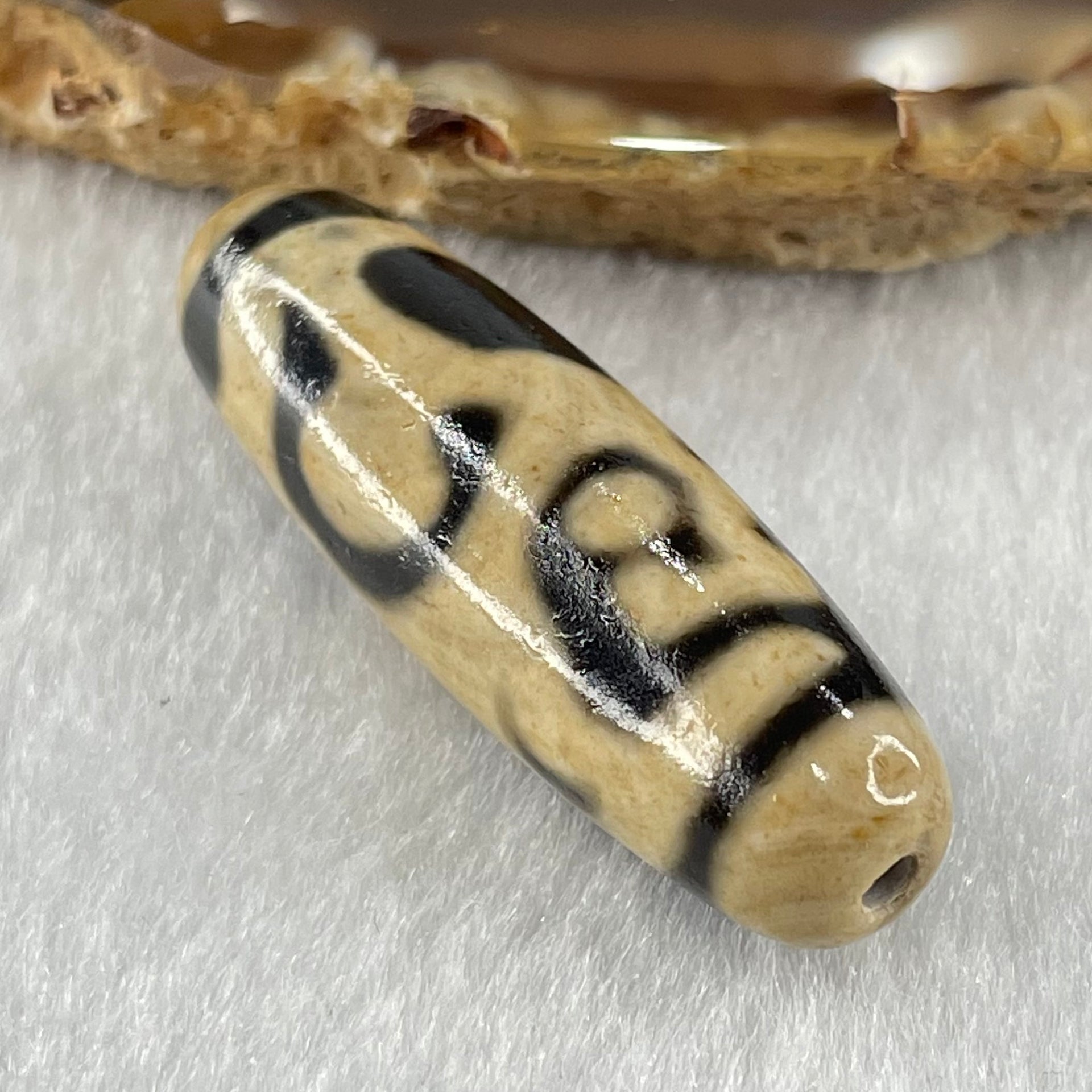 Natural Powerful Tibetan Old Oily Monkey Agate Dzi Bead Heavenly Master (Tian Zhu) 猴天珠 9.44g 39.2 by 12.6mm - Huangs Jadeite and Jewelry Pte Ltd