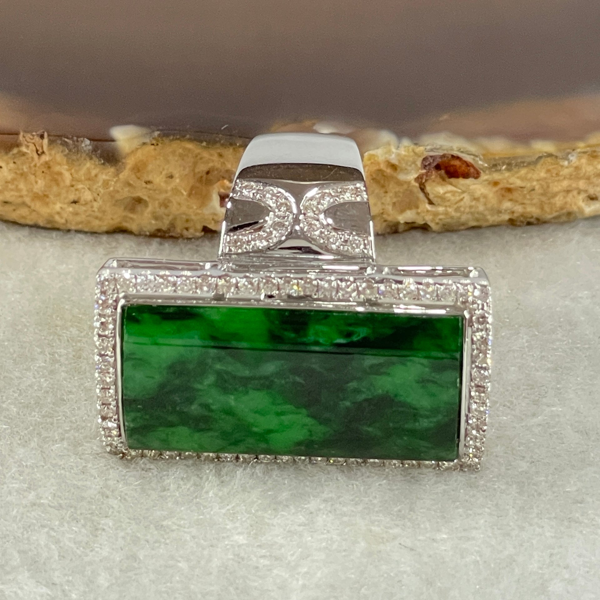 Natural Type A Translucent Old Mine Spicy Green with Dark Green Veins Piao Hua Burma Myanmar Jadeite approx. 24.14 by 13.50 by 1.55mm in 18K White Gold and Natural Diamonds Ring 13.59g (67.93cts) US7.4 HK16.5 BIG Cert. B013415 - Huangs Jadeite and Jewelry Pte Ltd