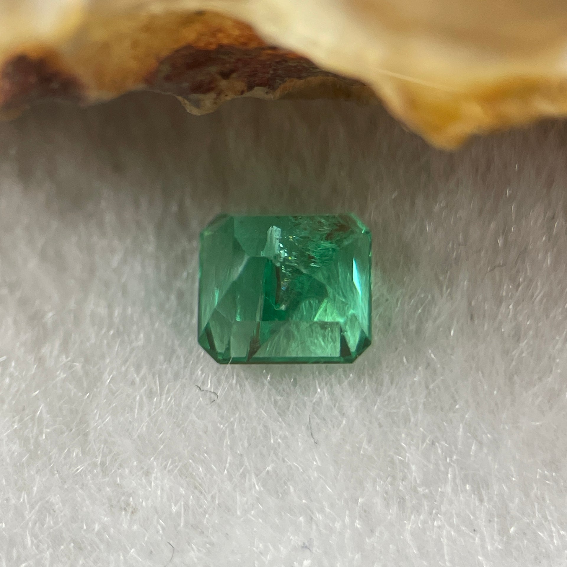 Natural Colombia Green Emerald (Beryl) Cut-Cornered Rectangular step cut 0.79ct 5.4 by 5.0 by 3.8mm - Huangs Jadeite and Jewelry Pte Ltd