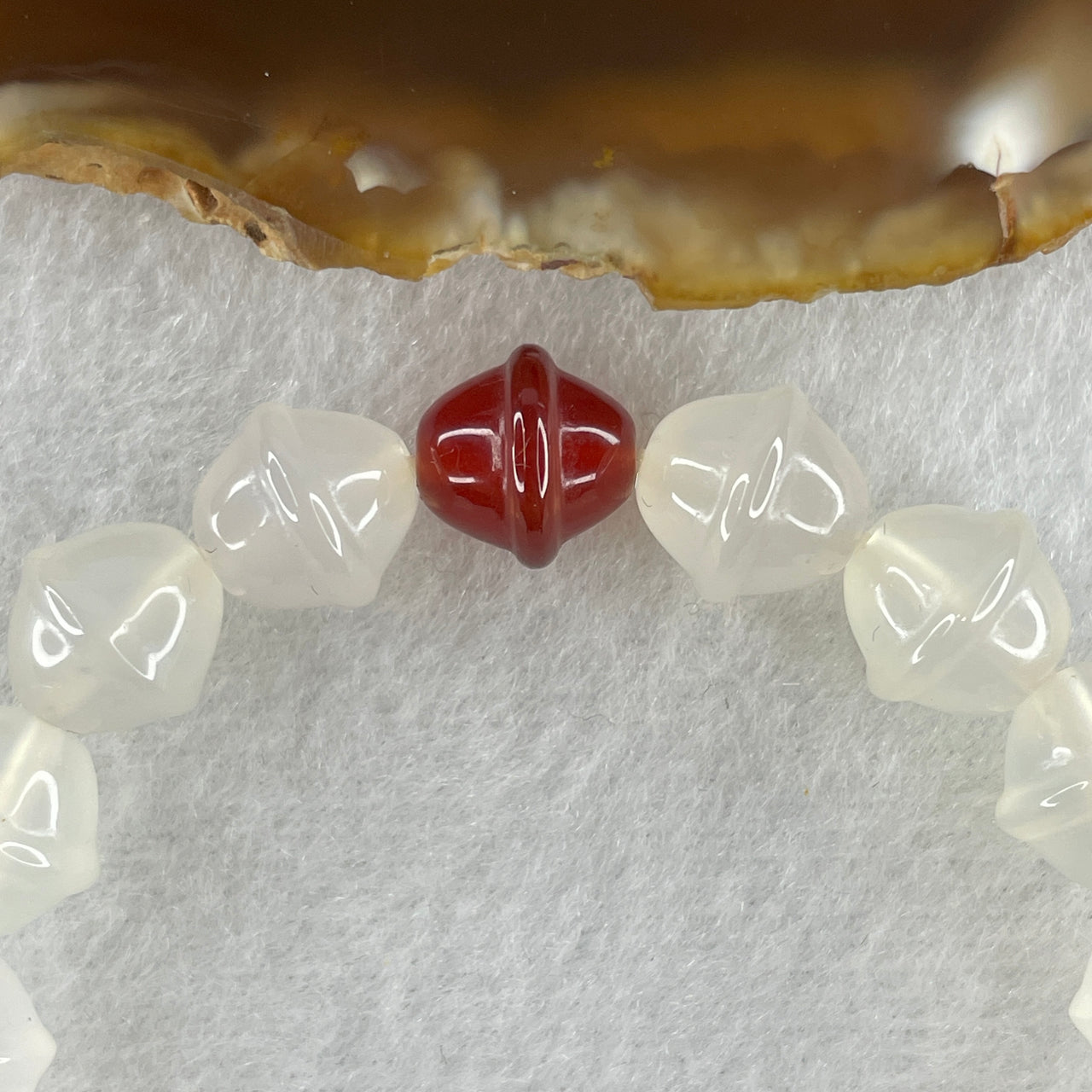 Natural White and Red Agate Chalcedony Walnut Beads Bracelet 19.06g 13.5mm 10.3mm 17 Beads