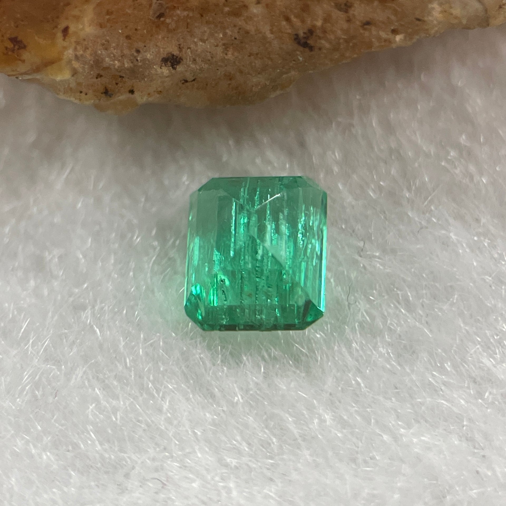 Natural Colombia Green Emerald (Beryl) Cut-Cornered Rectangular step cut 0.53ct 5.2 by 4.4 by 3.0mm - Huangs Jadeite and Jewelry Pte Ltd