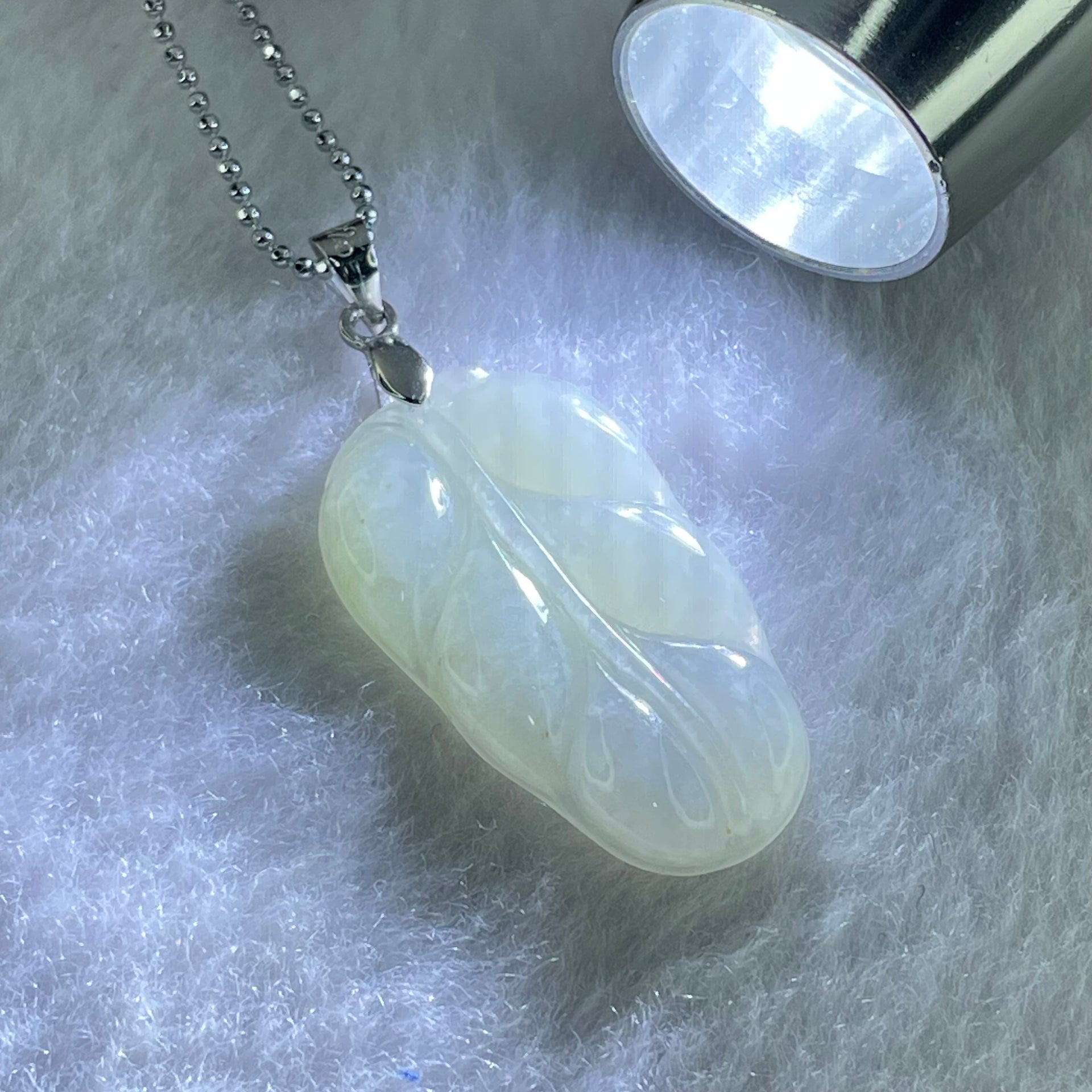 Type A Semi Icy Light Green Jadeite Leaf 30.1 by 17.5 by 3.7mm Pendant with S925 Sliver Necklace 3.80g - Huangs Jadeite and Jewelry Pte Ltd