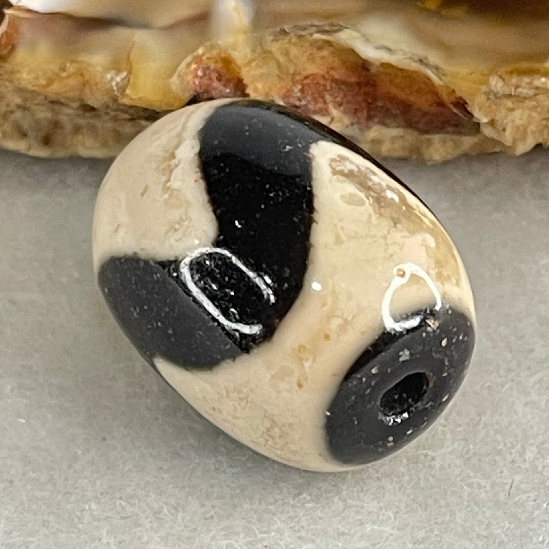 Natural Powerful Tibetan Old Oily Agate Tiger Tooth Daluo Dzi Bead Heavenly Master (Tian Zhu) 虎呀天诛 4.66g 17.5 by 13.2mm - Huangs Jadeite and Jewelry Pte Ltd