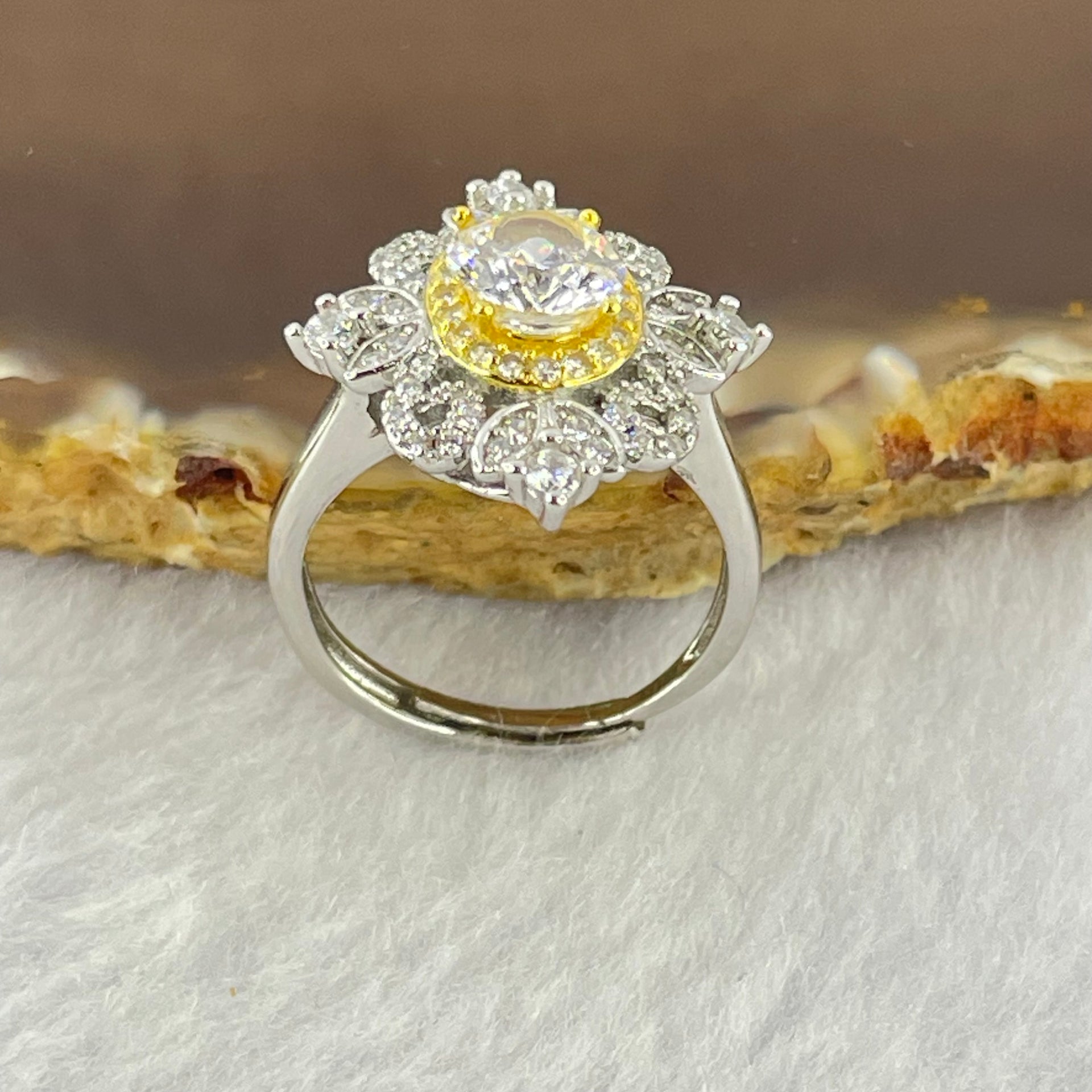 Colourless Cubic Zirconia with Crystals in AU750 Plated In Sliver Ring (Adjustable Size) 3.81g 8.5 by 6.7mm - Huangs Jadeite and Jewelry Pte Ltd