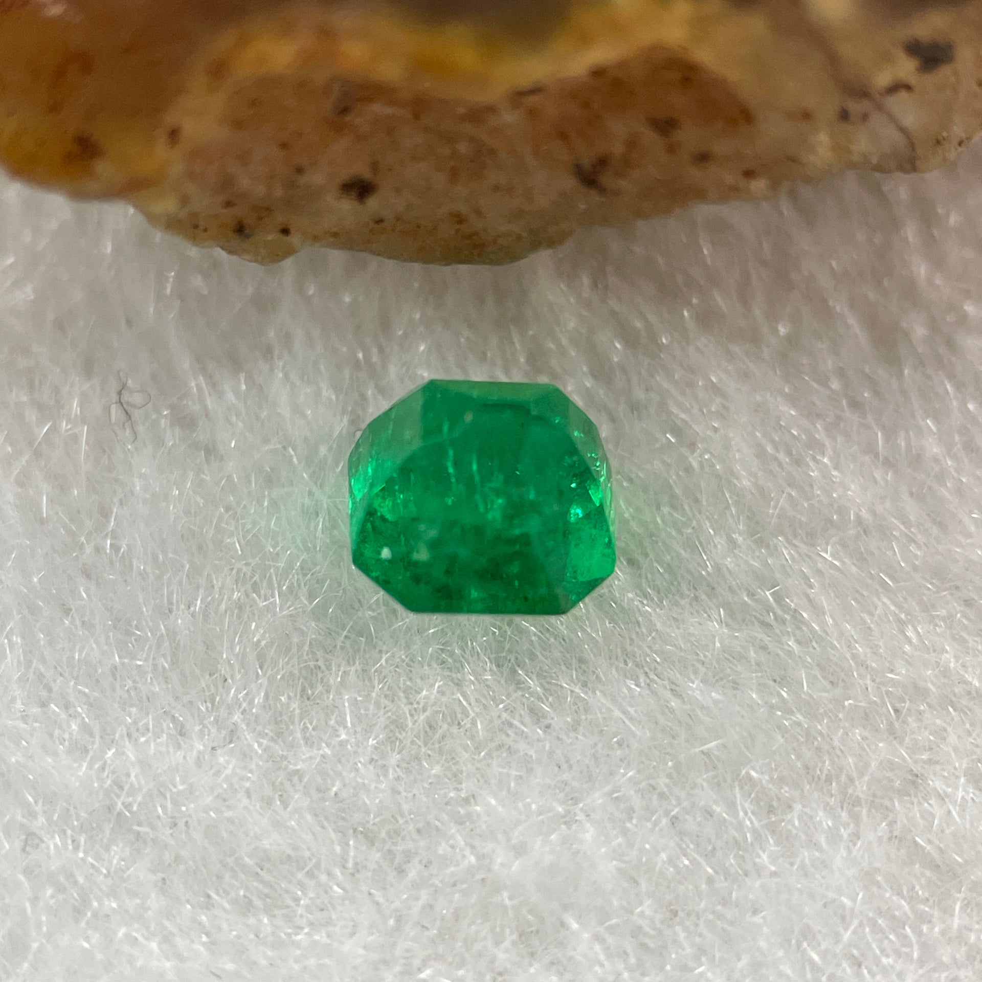 Natural Colombia Green Emerald (Beryl) Cut-Cornered Rectangular step cut 0.53ct 4.5 by 4.5 by 3.8mm - Huangs Jadeite and Jewelry Pte Ltd
