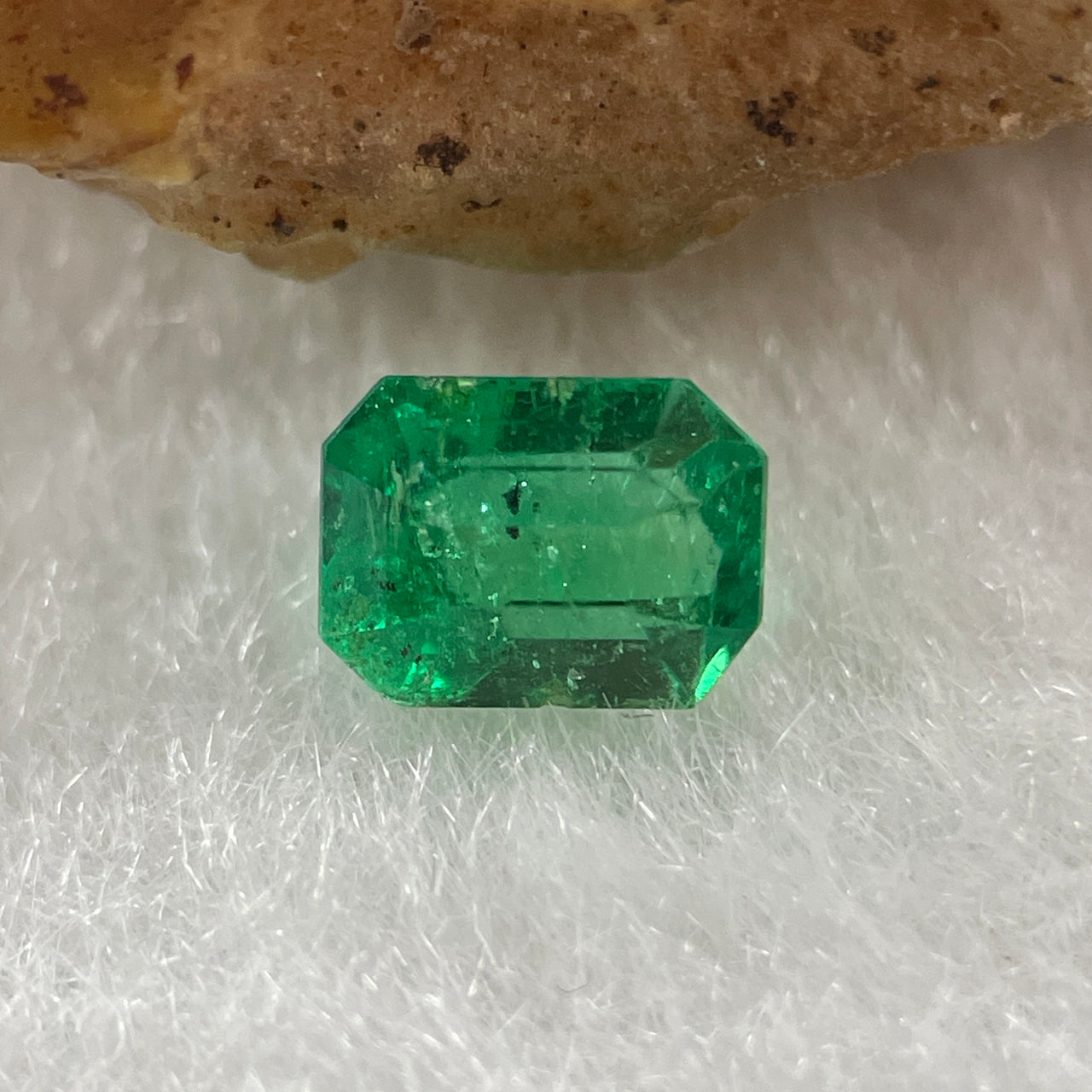 Natural Colombia Green Emerald (Beryl) Cut-Cornered Rectangular step cut 0.58ct 5.5 by 3.8 by 3.7mm - Huangs Jadeite and Jewelry Pte Ltd