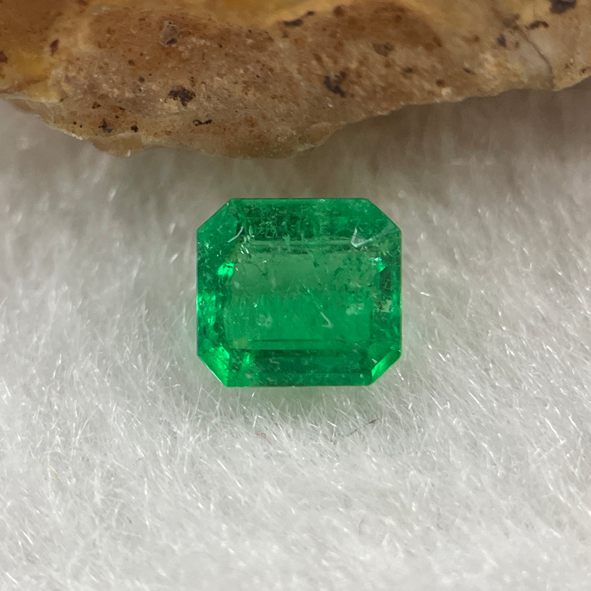 Natural Colombia Green Emerald (Beryl) Cut-Cornered Rectangular step cut 0.60ct 5.5 by 5.0 by 2.9mm - Huangs Jadeite and Jewelry Pte Ltd