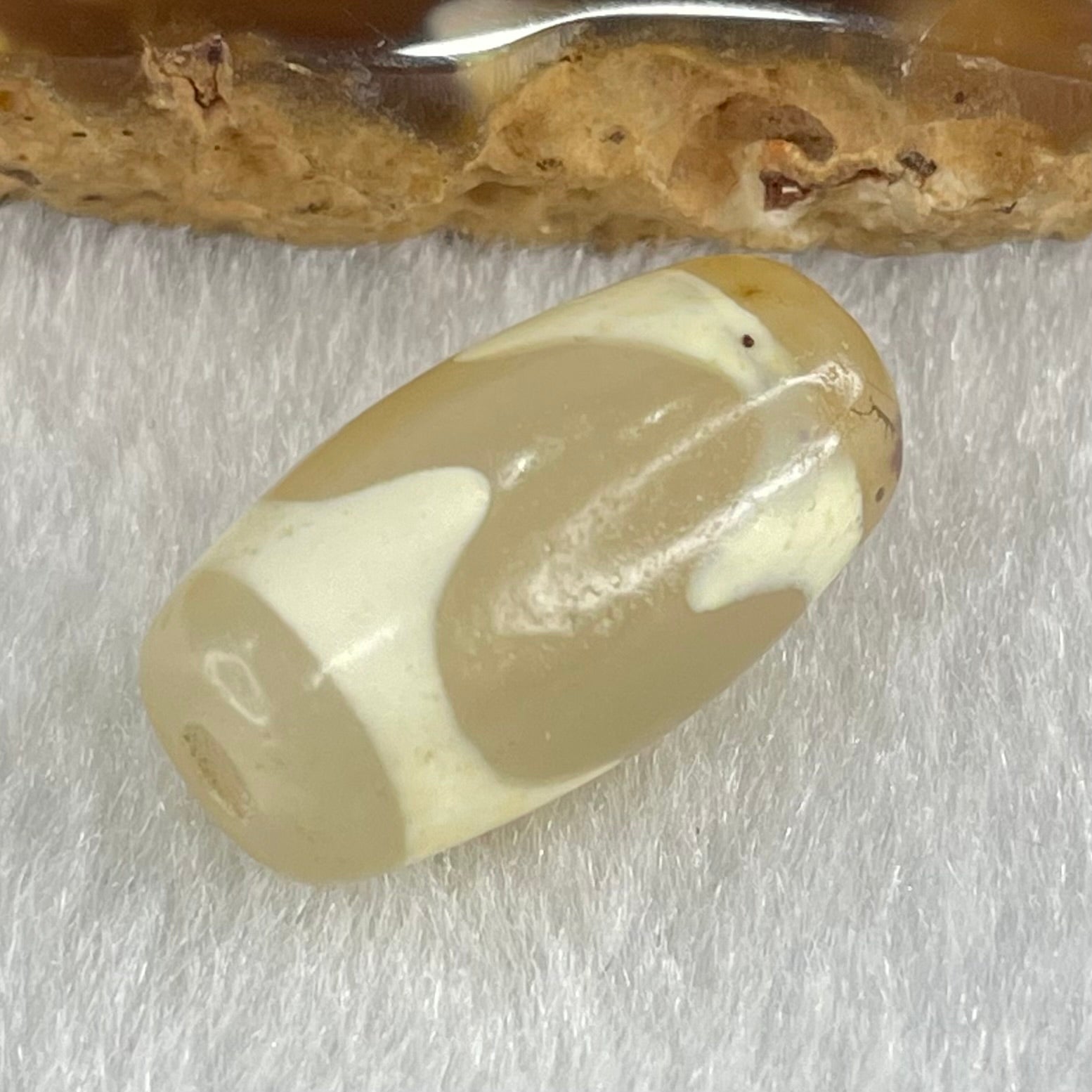 Natural Powerful Tibetan Old Oily Agate Tiger Tooth Daluo Dzi Bead Heavenly Master (Tian Zhu) 虎呀天诛 3.31g 20.1 by 10.8mm - Huangs Jadeite and Jewelry Pte Ltd