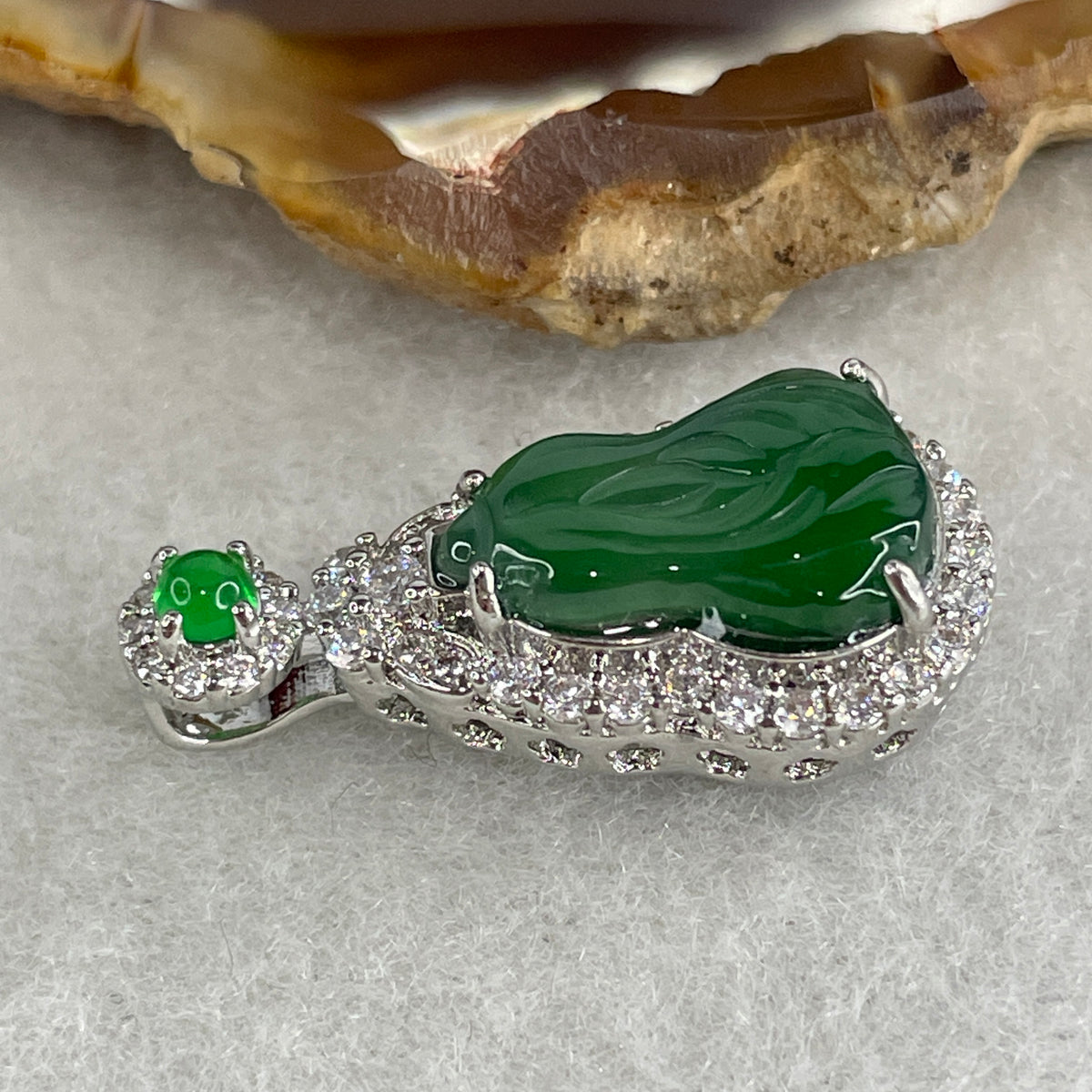 Natural Type A Omphacite Spicy Green Jadeite Hulu Pendant in S925 Silver | (2.90g | 14.2 x 9.5 x 3.0mm | Health, Abundance & Negative Energy Absorber, Feng Shui Prosperity & Longevity Pendant) - Huangs Jadeite and Jewelry Pte Ltd