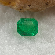 Natural Colombia Vivid Green Emerald (Beryl) Cut-Cornered Rectangular Step cut 0.43ct 5.0 by 4.1 by 2.9mm - Huangs Jadeite and Jewelry Pte Ltd