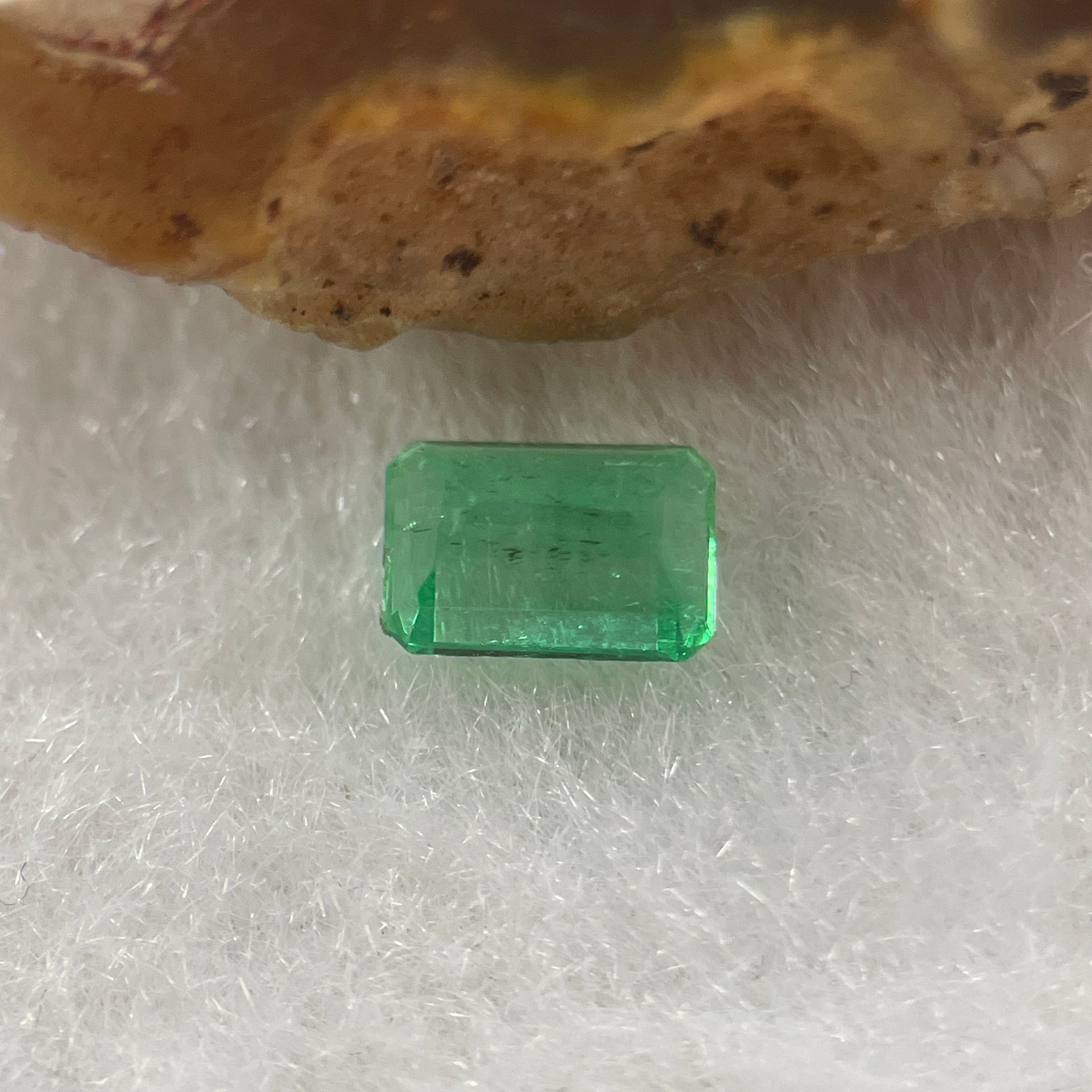 Natural Colombia Green Emerald (Beryl) Cut-Cornered Rectangular step cut 0.50ct 5.5 by 3.7 by 3.2mm - Huangs Jadeite and Jewelry Pte Ltd
