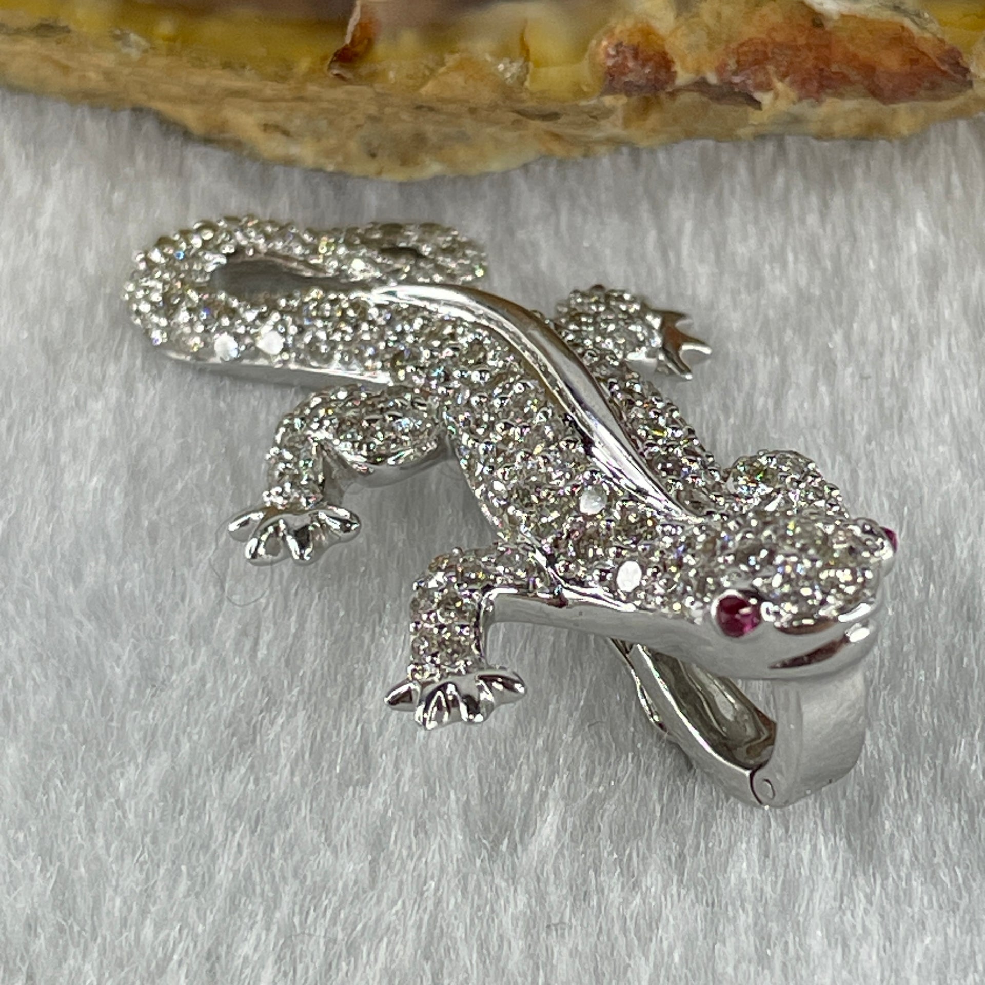 Natural Round Brilliant Cut Shape Diamonds with Natural Ruby Eyes in 18K White Gold Lizard Pendant R0.04 with Melees D1.37ct Total 7.4g 35.1 by 19.5 by 11.4mm - Huangs Jadeite and Jewelry Pte Ltd