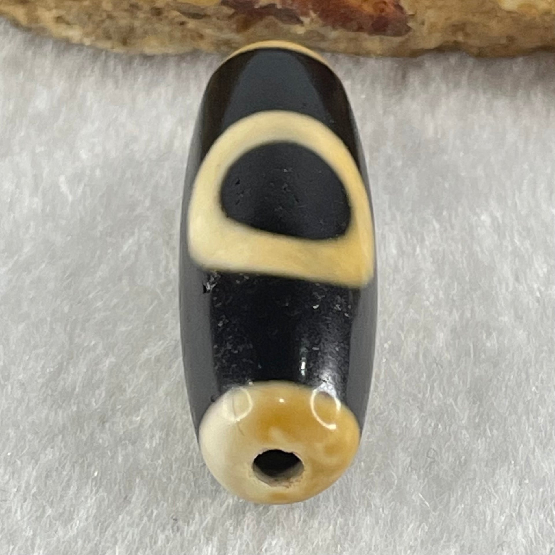 Natural Powerful Tibetan Old Oily Agate One Eye Fire Sign Dzi Bead Heavenly Master (Tian Zhu) 一眼火天珠 9.43g 38.1 by 12.8mm - Huangs Jadeite and Jewelry Pte Ltd