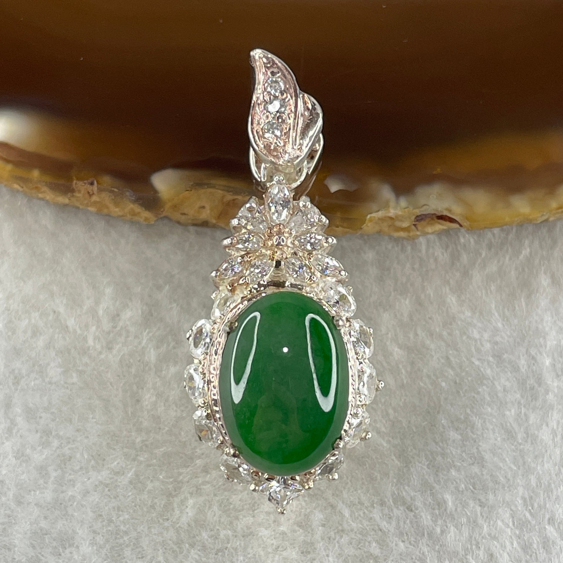 Type A Natural Old Mine Green Jadeite Cabochon 15.6 by 11.3 by 4.0m Stone for Setting 17.72g (On Silver Pendant Mold) - Huangs Jadeite and Jewelry Pte Ltd