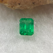 Natural Colombia Vivid Green Emerald (Beryl) Cut-Cornered Rectangular Step cut 0.41ct 5.0 by 4.1 by 2.9mm - Huangs Jadeite and Jewelry Pte Ltd