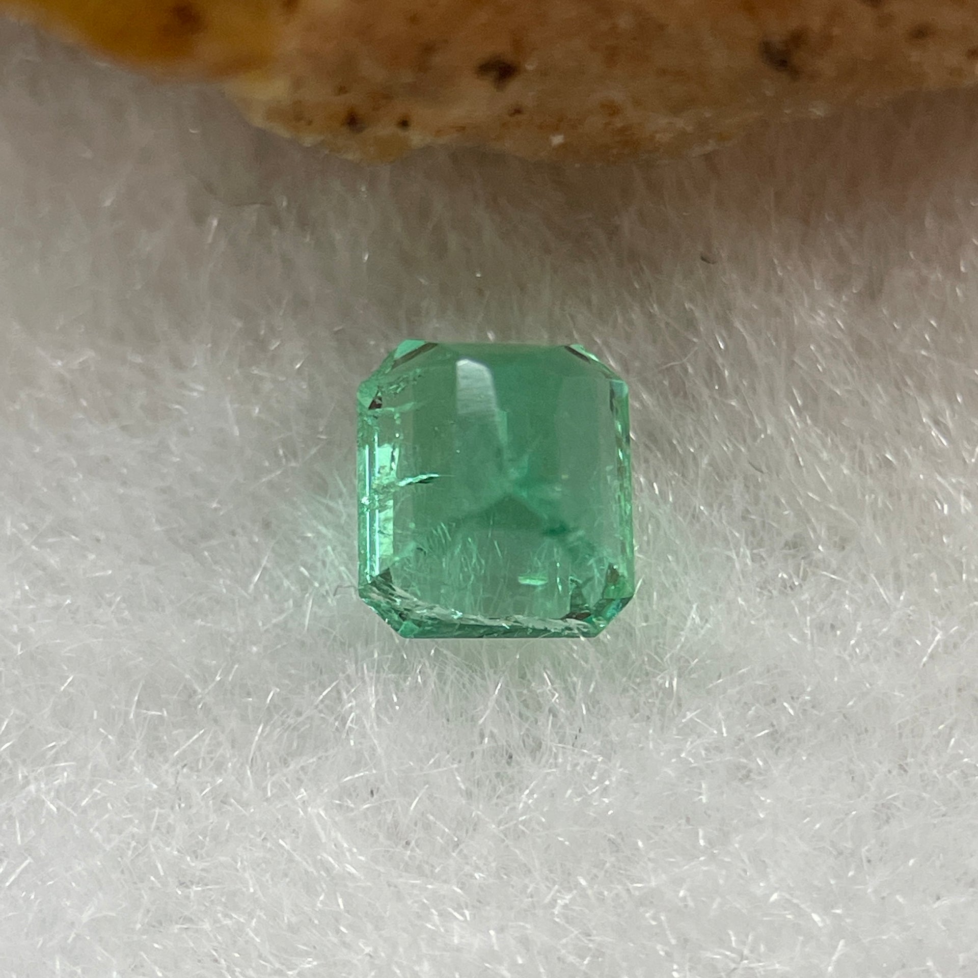 Natural Colombia Vivid Green Emerald (Beryl) Cut-Cornered Rectangular Step cut 0.41ct 4.5 by 4.1 by 3.0mm - Huangs Jadeite and Jewelry Pte Ltd
