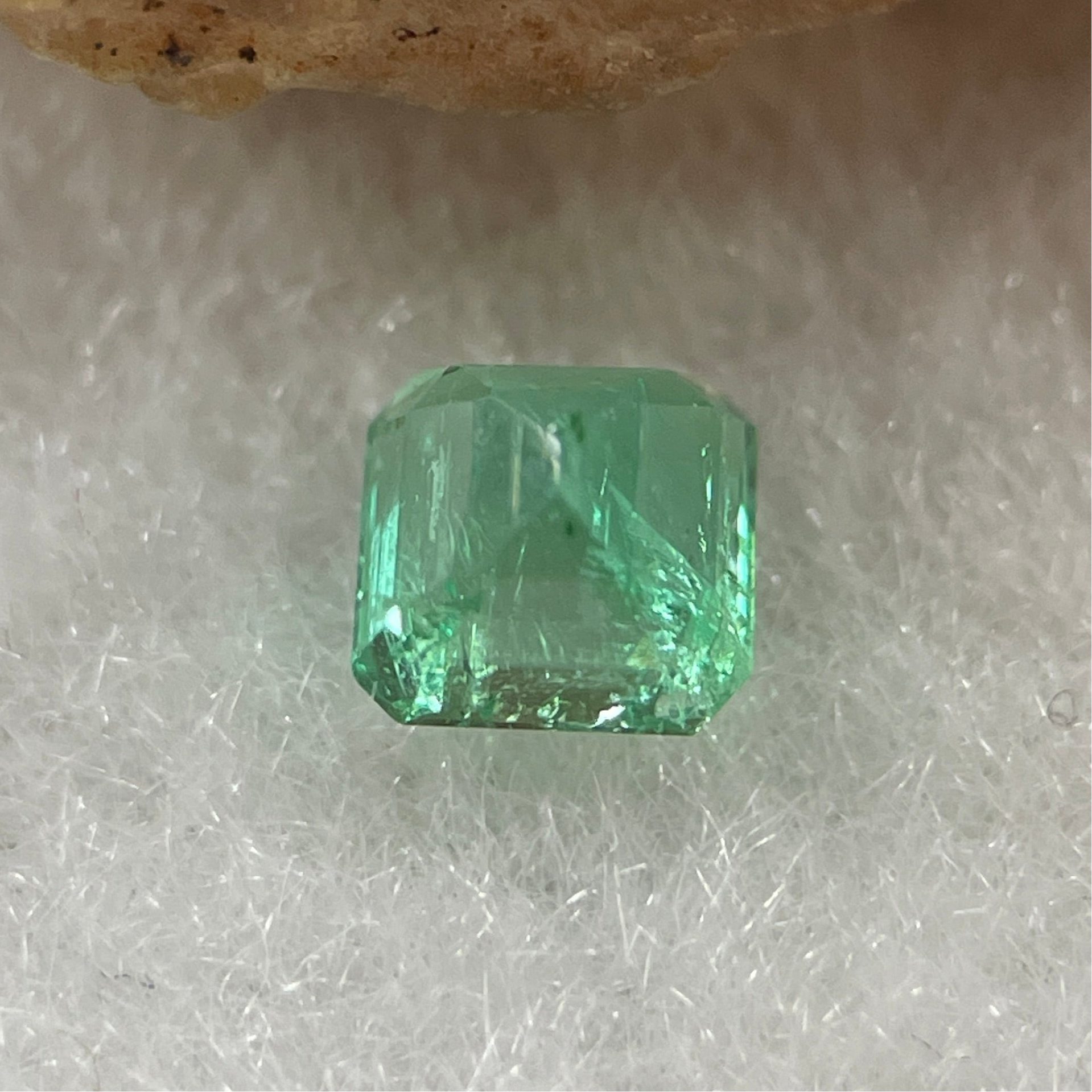 Natural Colombia Vivid Green Emerald (Beryl) Cut-Cornered Square Step cut 0.40ct 4.2 by 4.0 by 3.4mm - Huangs Jadeite and Jewelry Pte Ltd