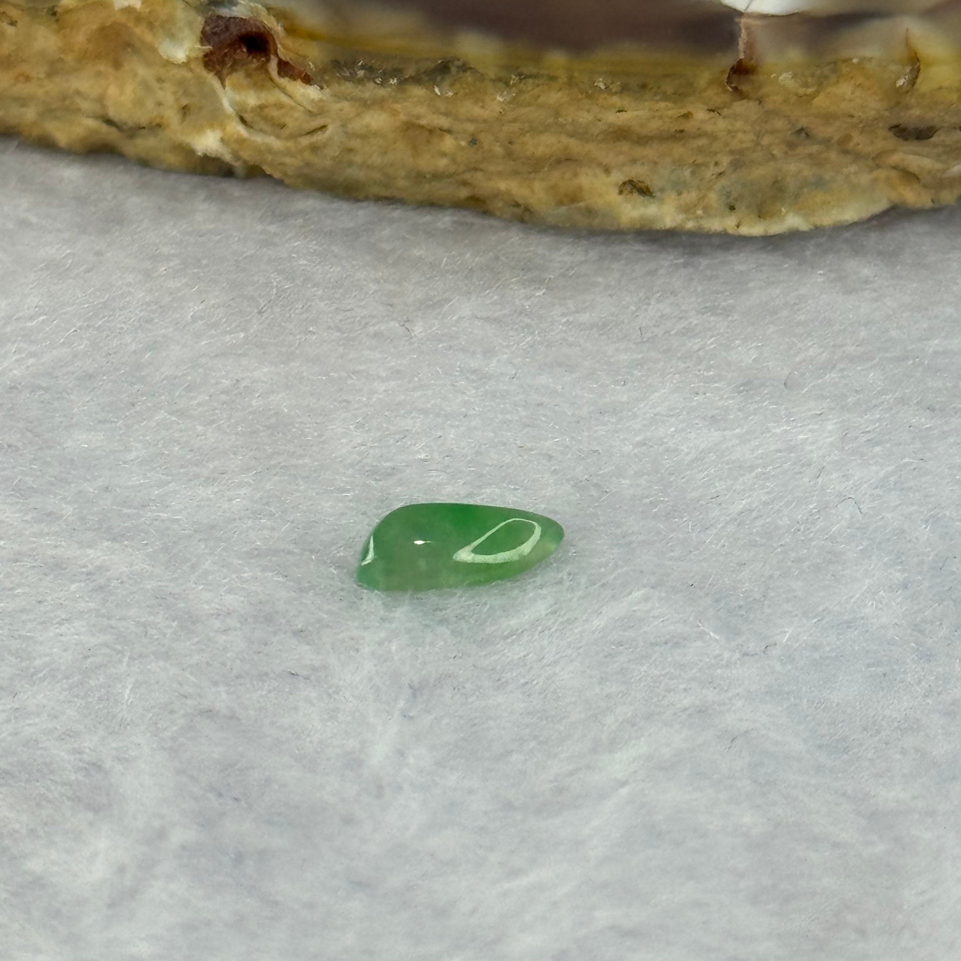 Type A ICY Apple Green Jadeite Jade Stone For Setting 0.45ct 7.2 by 3.5 by 2.1mm - Huangs Jadeite and Jewelry Pte Ltd