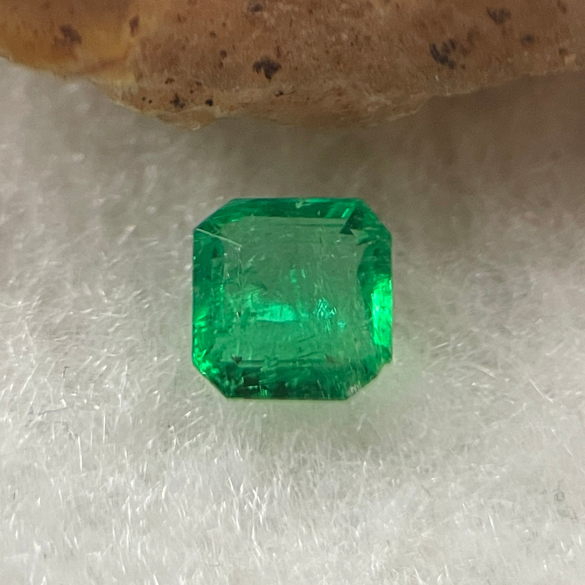 Natural Colombia Vivid Green Emerald (Beryl) Cut-Cornered Square Step cut 0.47ct 4.7 by 4.7 by 2.8mm - Huangs Jadeite and Jewelry Pte Ltd