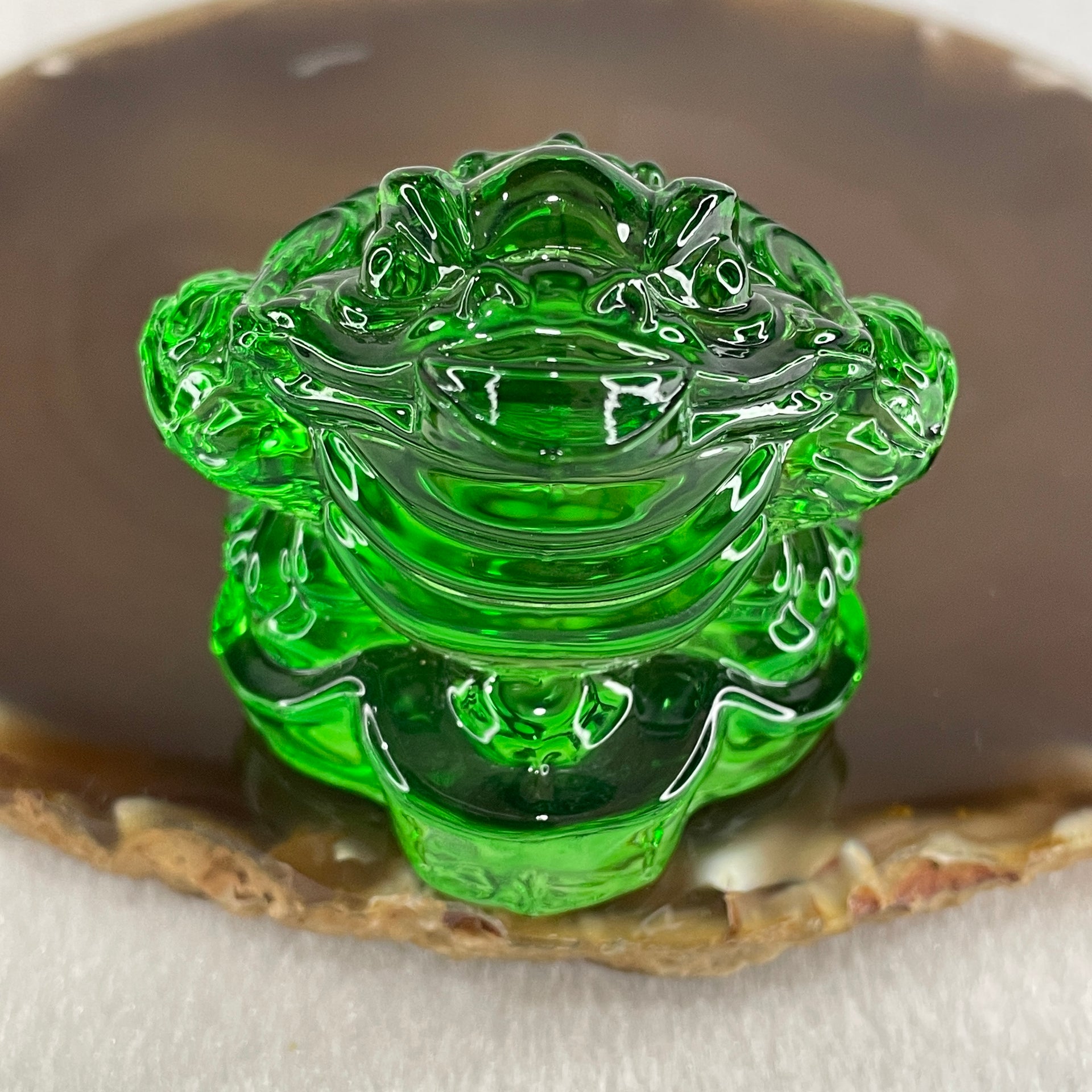 Natural Green Liuli 3 Legged Toad with Ancient Coin Display 140.22g 62.5 by 53.0 by 46.5mm - Huangs Jadeite and Jewelry Pte Ltd