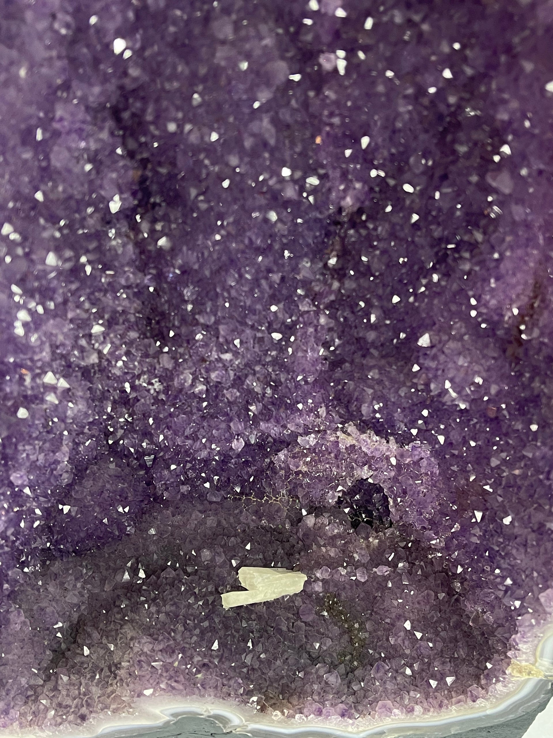 Natural Brazil Amethyst Cave with White Calcite 19,4142kg 270.0x182.0x560.0mm - Huangs Jadeite and Jewelry Pte Ltd