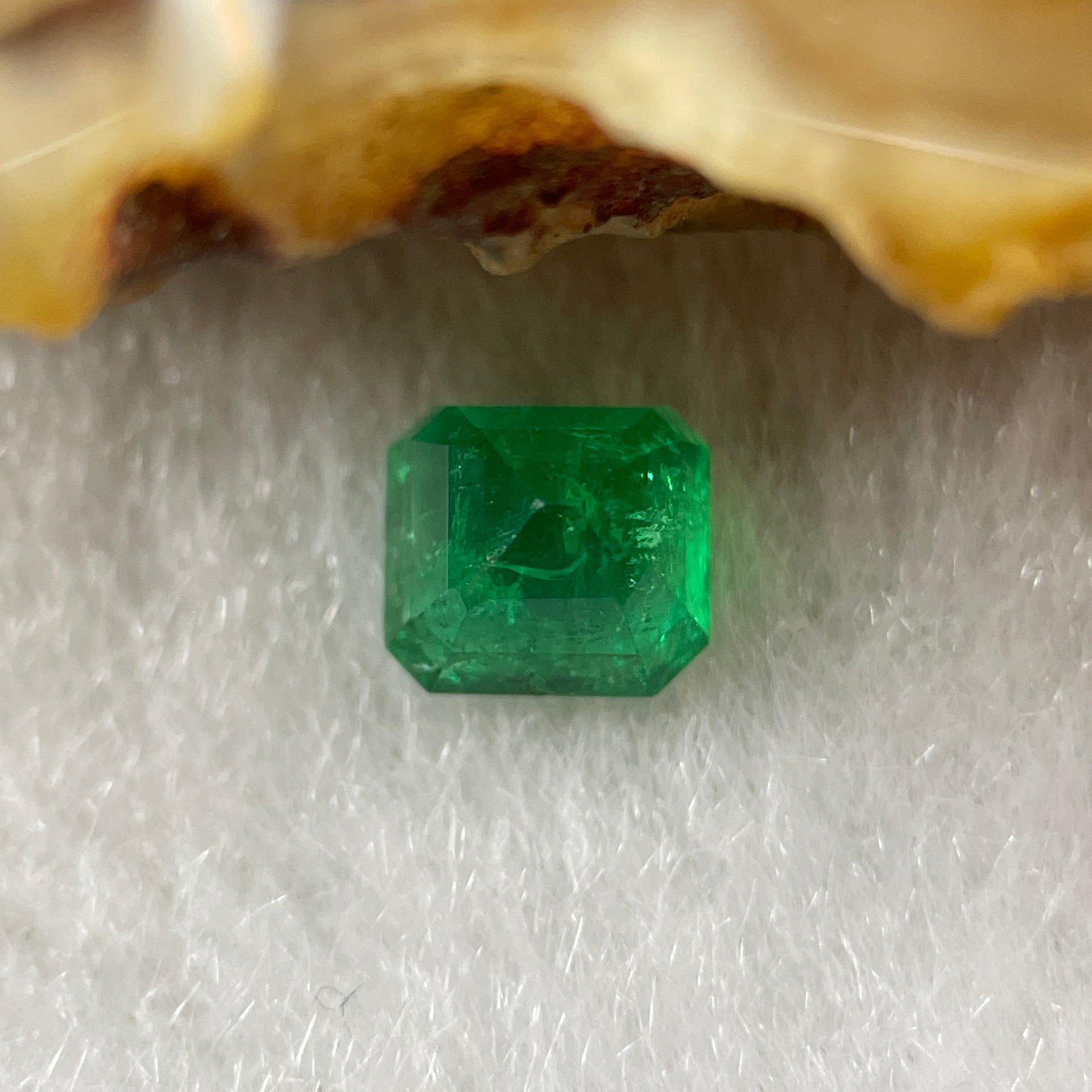 Natural Colombia Green Emerald (Beryl) Cut-Cornered Rectangular step cut 0.71ct 5.3 by 4.9 by 3.7mm - Huangs Jadeite and Jewelry Pte Ltd