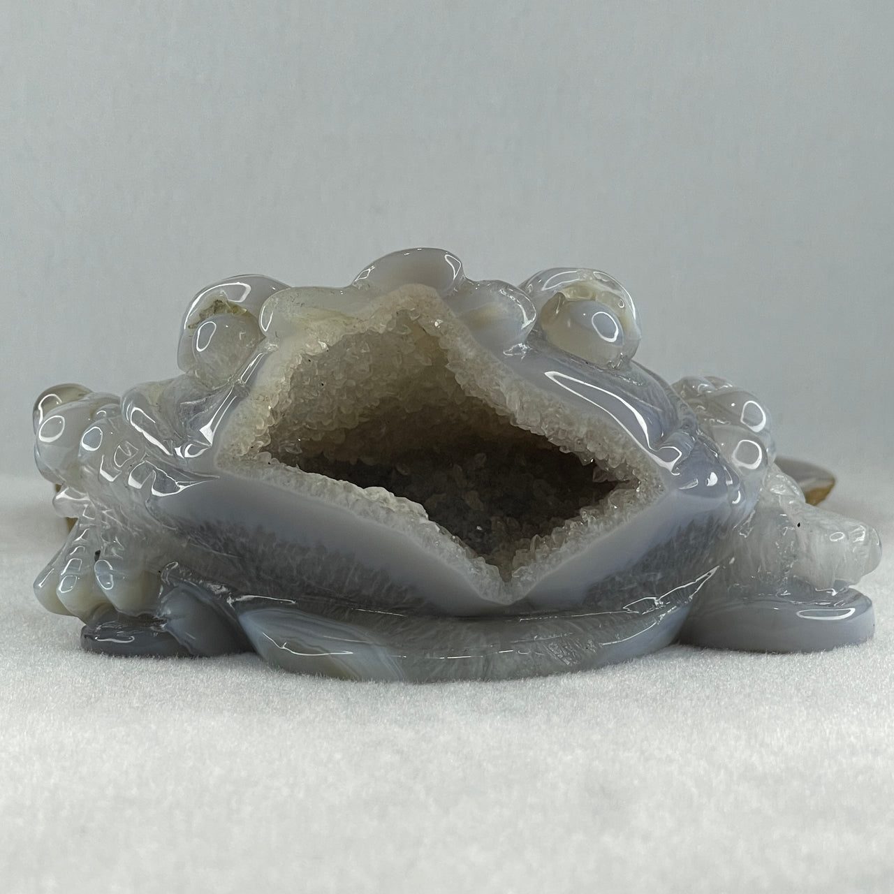 Natural White with Blueish Wuji Grey Agate with white Quartz 3 Legged Toast Display 637.7g 132.0 by 96.0 by 60.0mm - Huangs Jadeite and Jewelry Pte Ltd