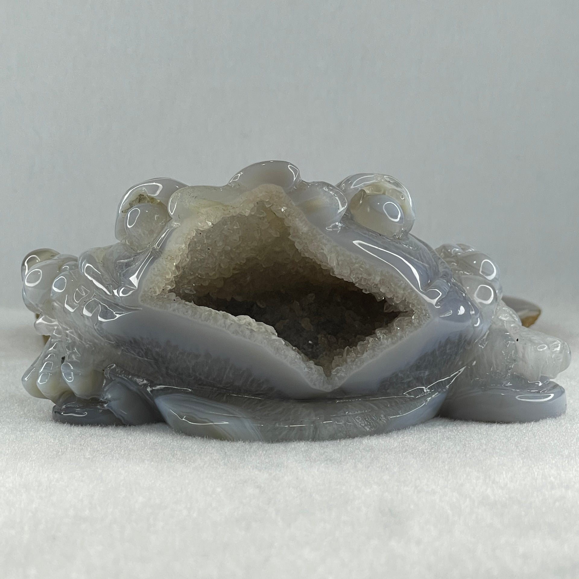 Natural White with Blueish Wuji Grey Agate with white Quartz 3 Legged Toast Display 637.7g 132.0 by 96.0 by 60.0mm - Huangs Jadeite and Jewelry Pte Ltd