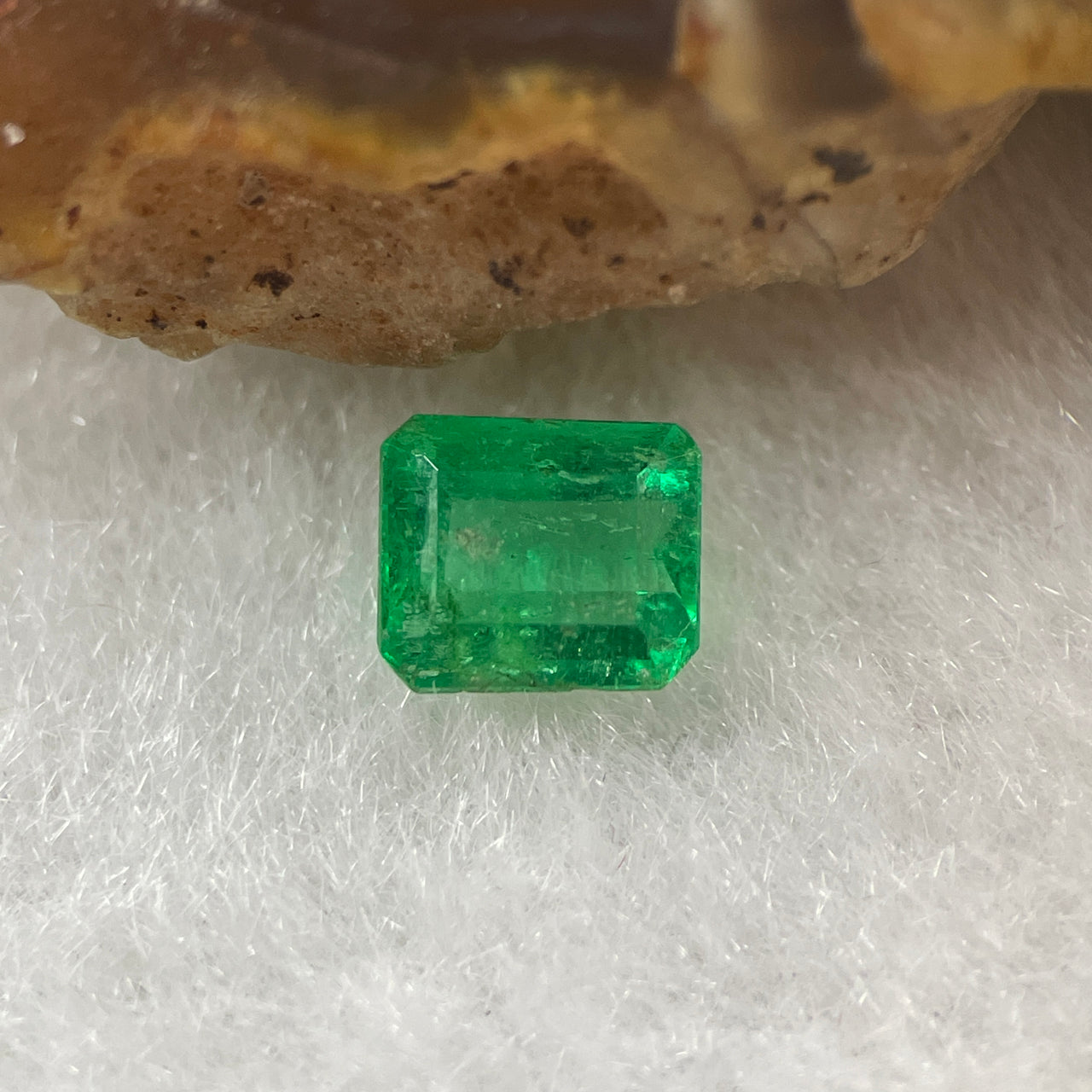 Natural Colombia Green Emerald (Beryl) Cut-Cornered Rectangular step cut 0.60ct 5.6 by 4.9 by 2.9mm - Huangs Jadeite and Jewelry Pte Ltd