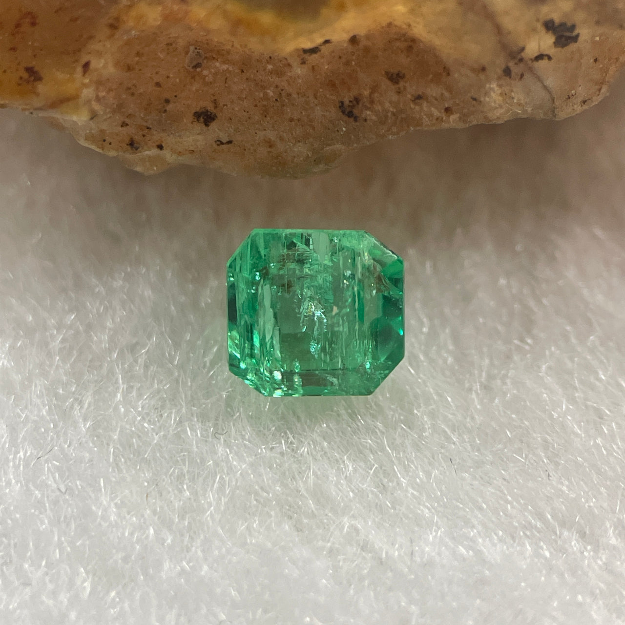 Natural Colombia Green Emerald (Beryl) Cut-Cornered Rectangular step cut 0.68ct 4.9 by 4.9 by 3.8mm - Huangs Jadeite and Jewelry Pte Ltd
