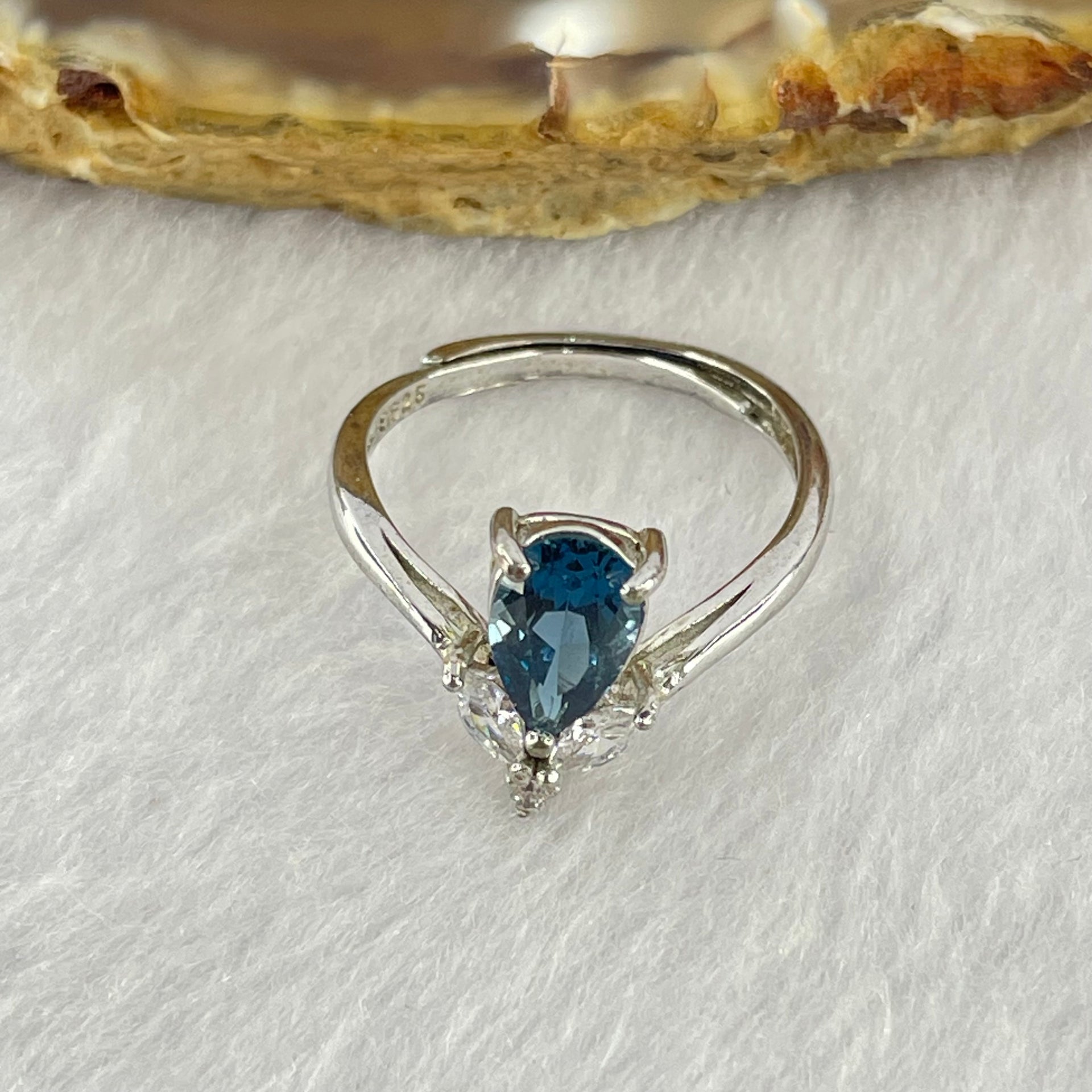 Blue Cubic Zirconia with Crystals in S925 Sliver Ring (Adjustable Size) 1.73g 8.2 by 6.0 by 4.0mm - Huangs Jadeite and Jewelry Pte Ltd