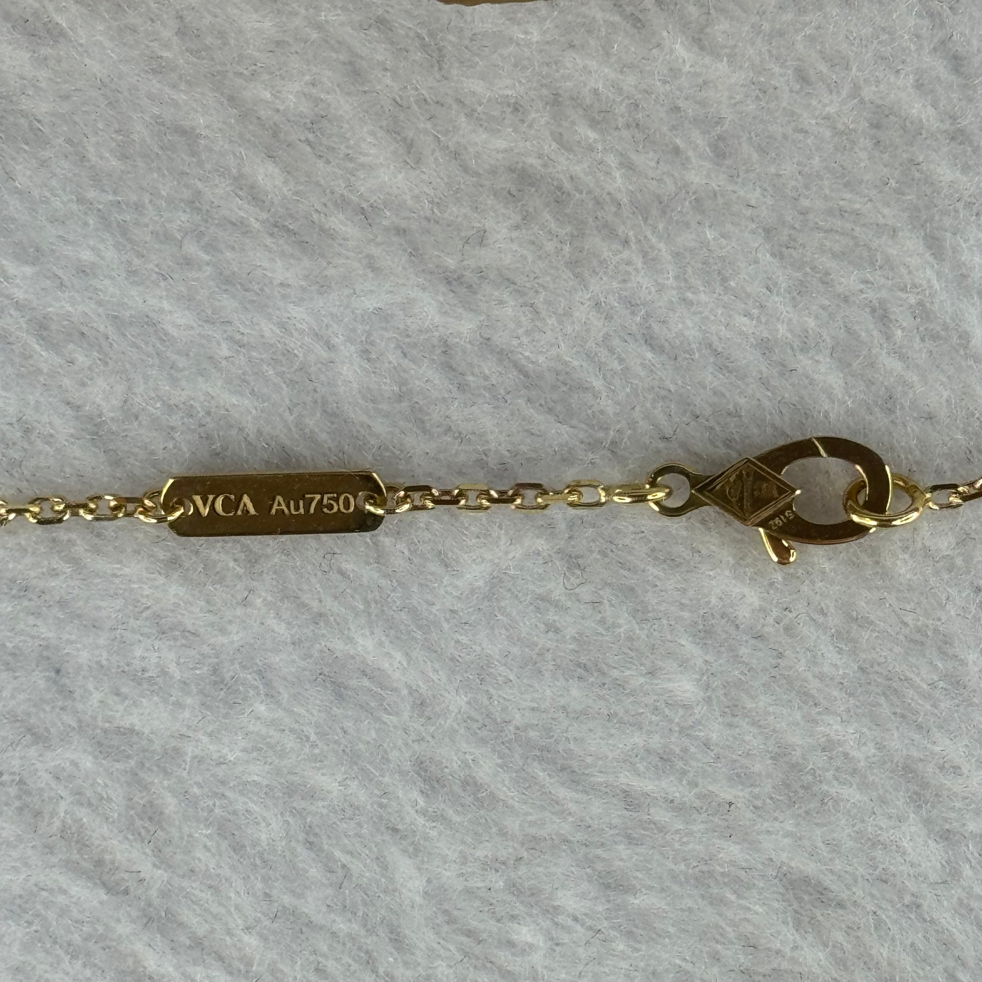 (Pre-Love) Van Cleef & Arpels VCA Vintage Alhambra Pendant Necklace 18K yellow gold Carnelian 5.46g 42cm - Huangs Jadeite and Jewelry Pte Ltd