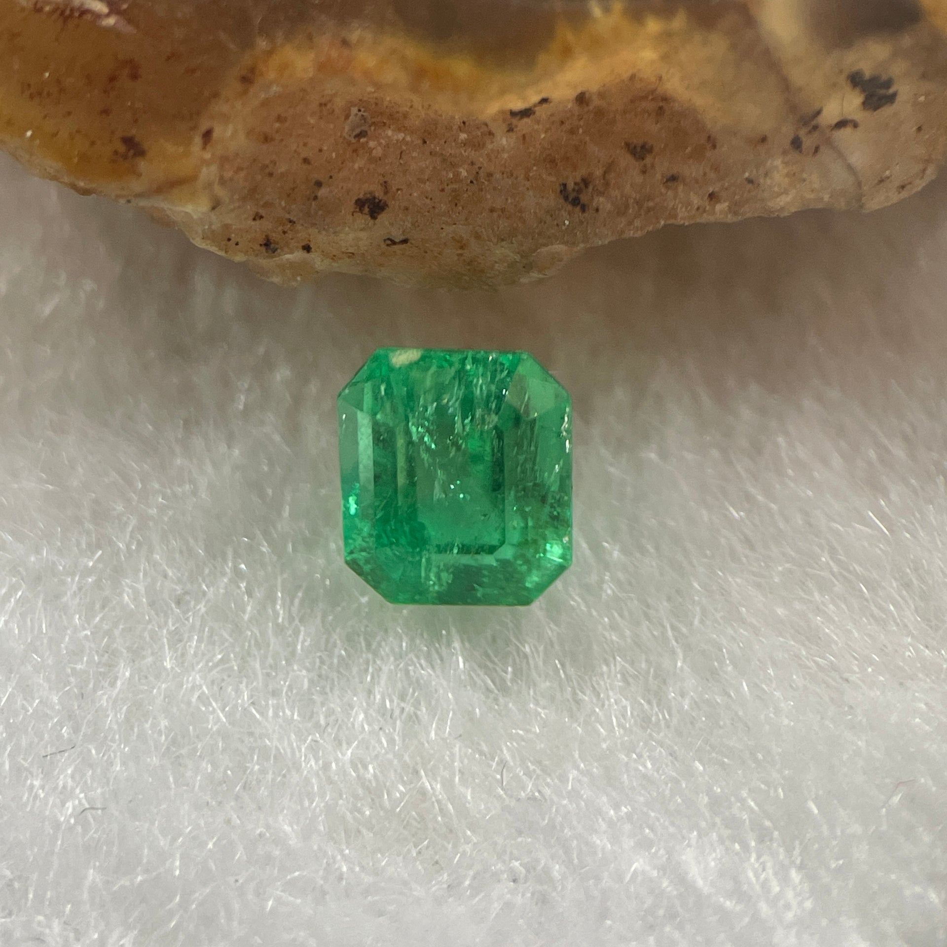 Natural Colombia Green Emerald (Beryl) Cut-Cornered Rectangular step cut 0.66ct 5.5 by 5.2 by 3.0mm - Huangs Jadeite and Jewelry Pte Ltd