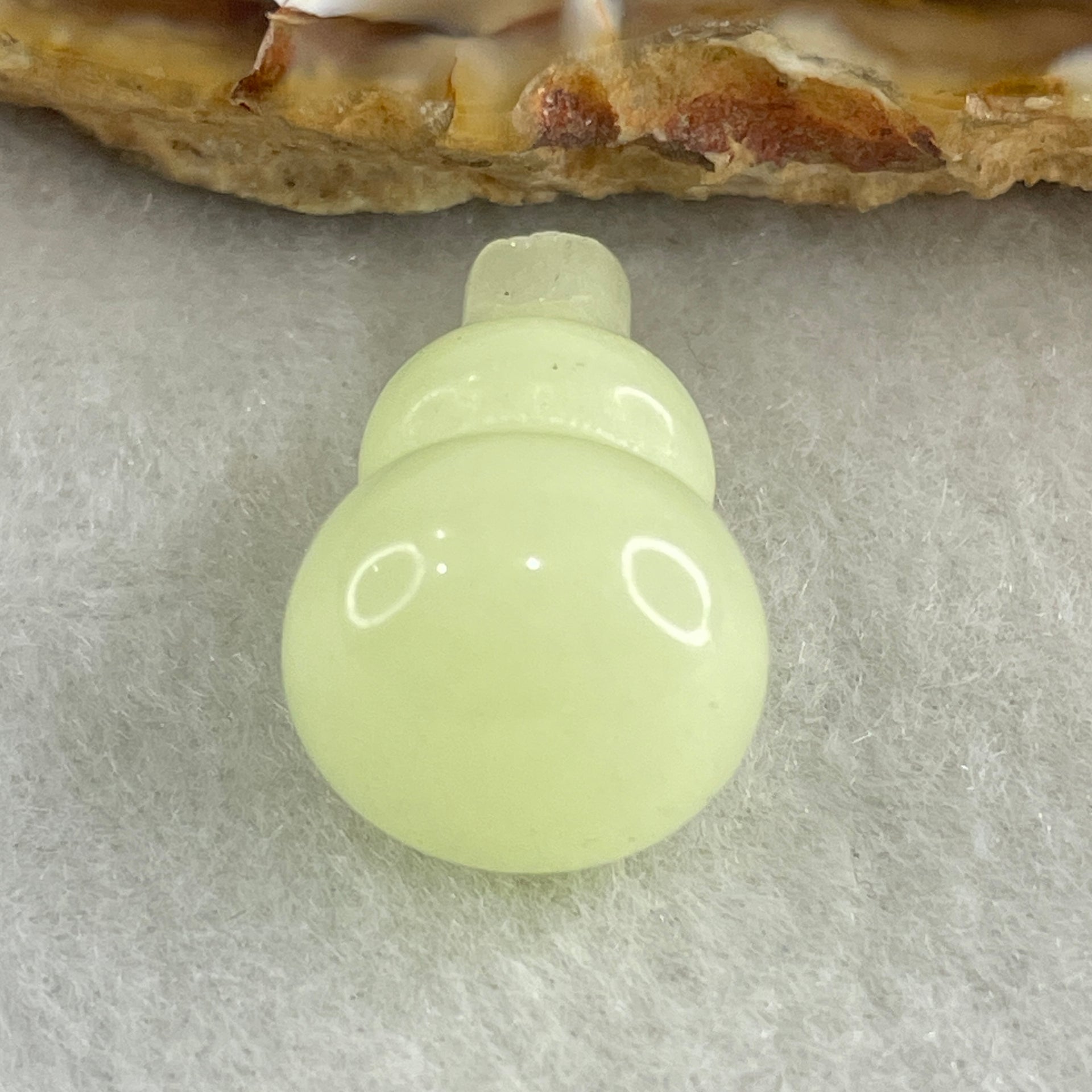 Natural Light Green Chalcedony Mini Hulu Display 4.42g 22.9 by 14.1mm - Huangs Jadeite and Jewelry Pte Ltd