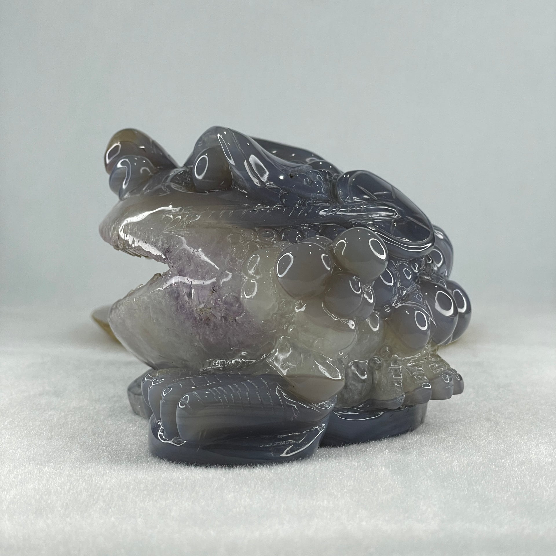 Natural Purpleish Wuji with White Agate with Amethyst 3 Legged Toast Display 1,382.4g 157.0 by 108.0 by 85.0mm - Huangs Jadeite and Jewelry Pte Ltd