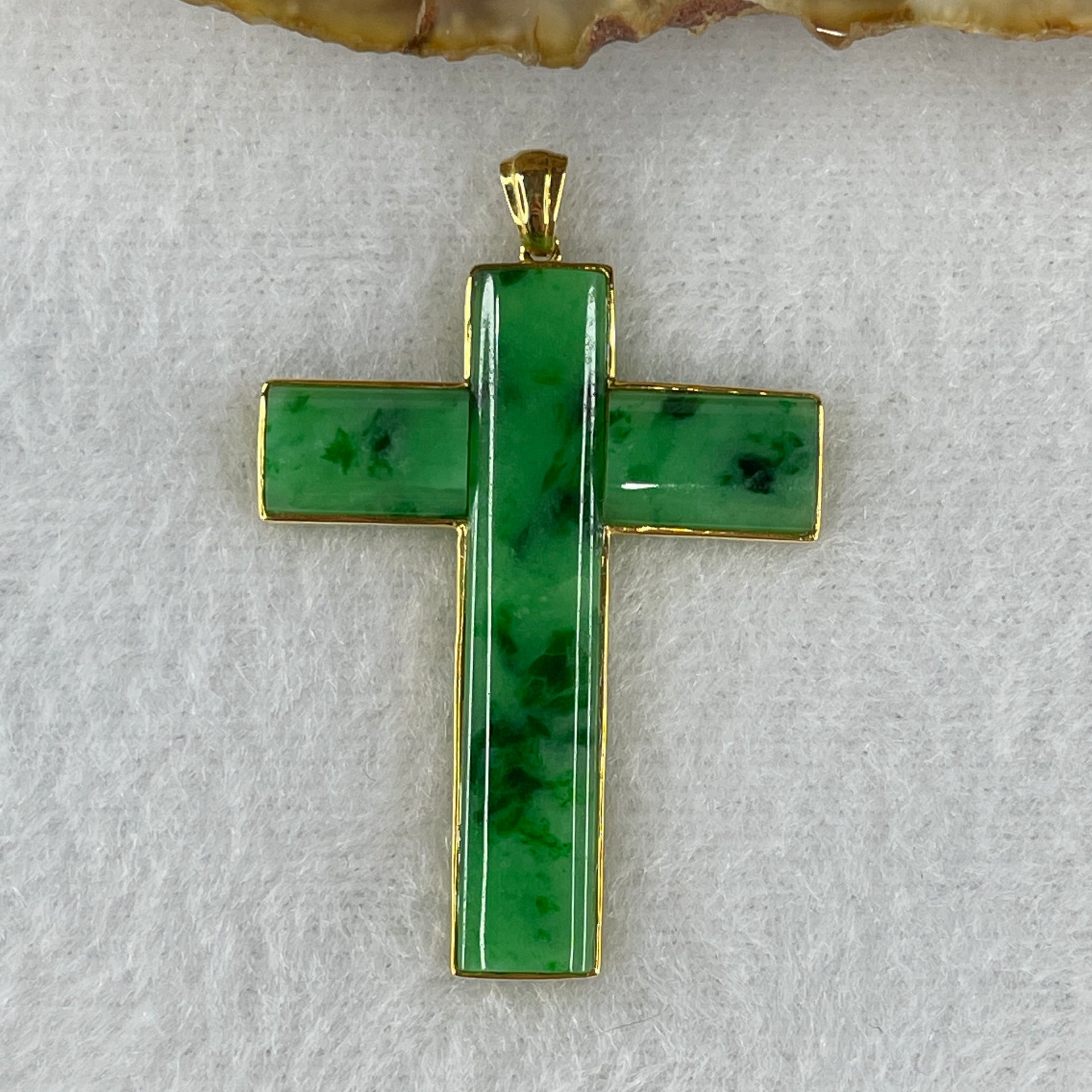 Type A Spicy Green Jade Jadeite Cross 18k Yellow Gold 4.09g 43.8 by 30.0 by 2.7mm - Huangs Jadeite and Jewelry Pte Ltd