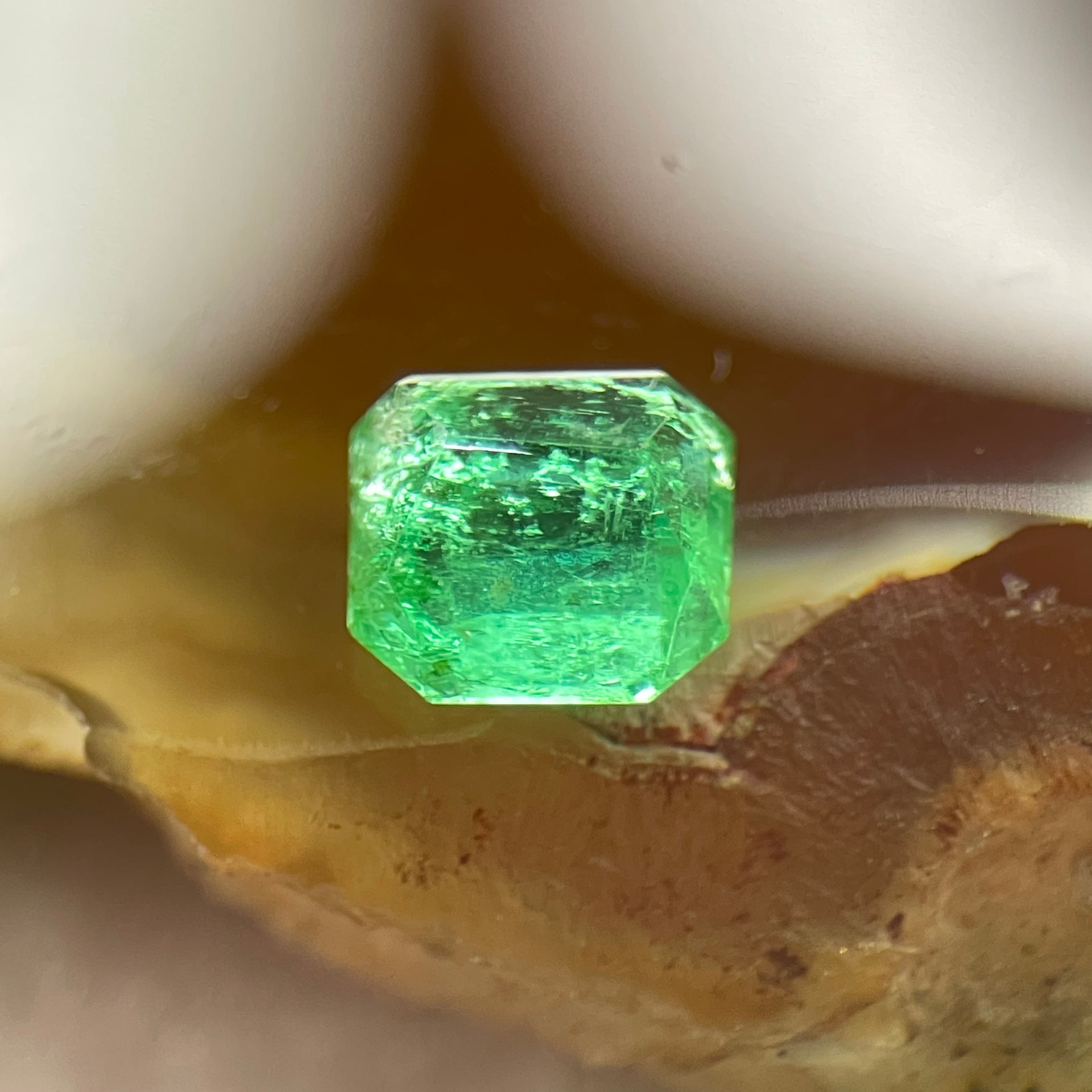 Natural Colombia Vivid Green Emerald (Beryl) Cut-Cornered Square Step cut 0.43ct 4.7 by 4.7  by 2.8mm - Huangs Jadeite and Jewelry Pte Ltd