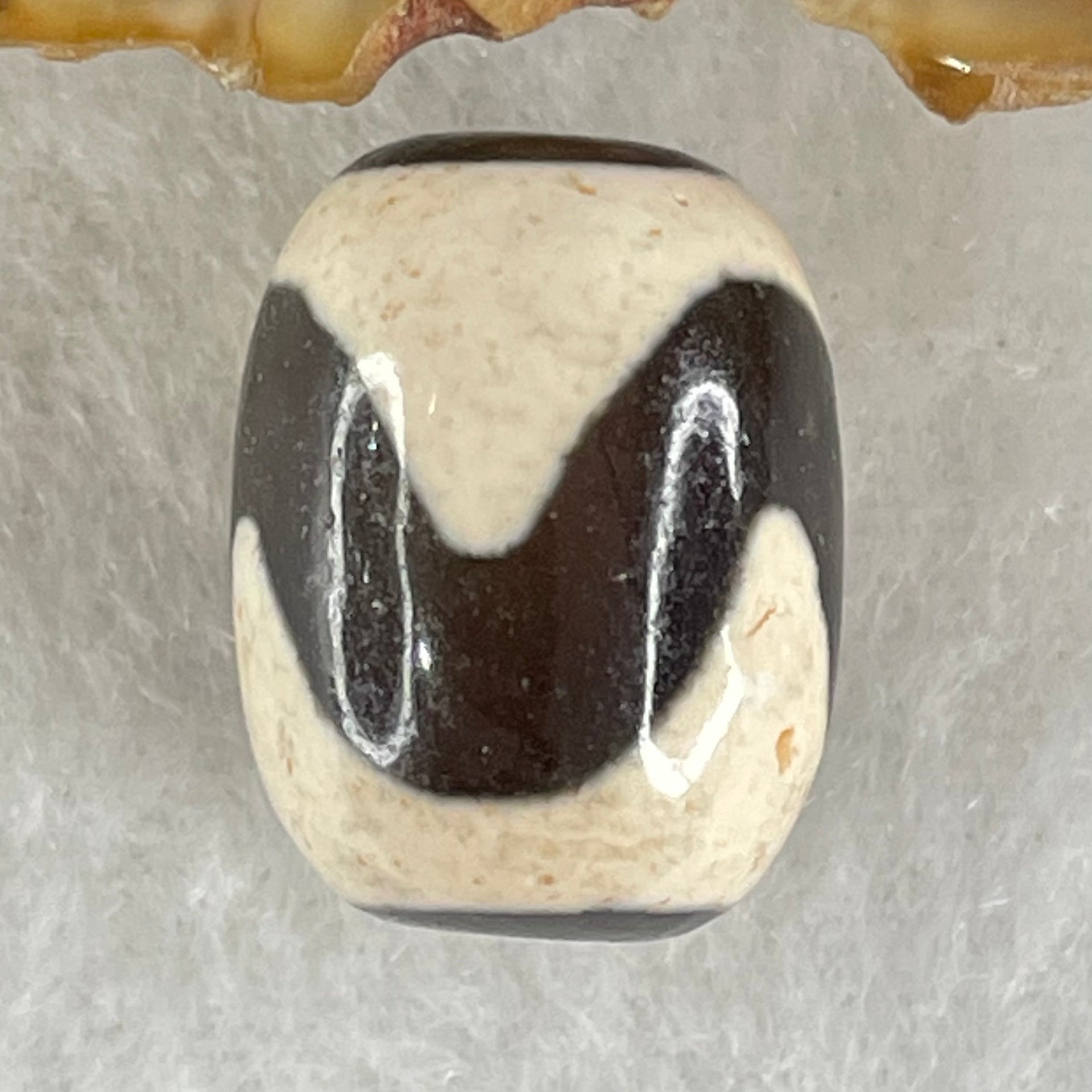Natural Powerful Tibetan Old Oily Agate Tiger Tooth Daluo Dzi Bead Heavenly Master (Tian Zhu) 虎呀天诛 4.96g 17.7 by 13.4mm - Huangs Jadeite and Jewelry Pte Ltd