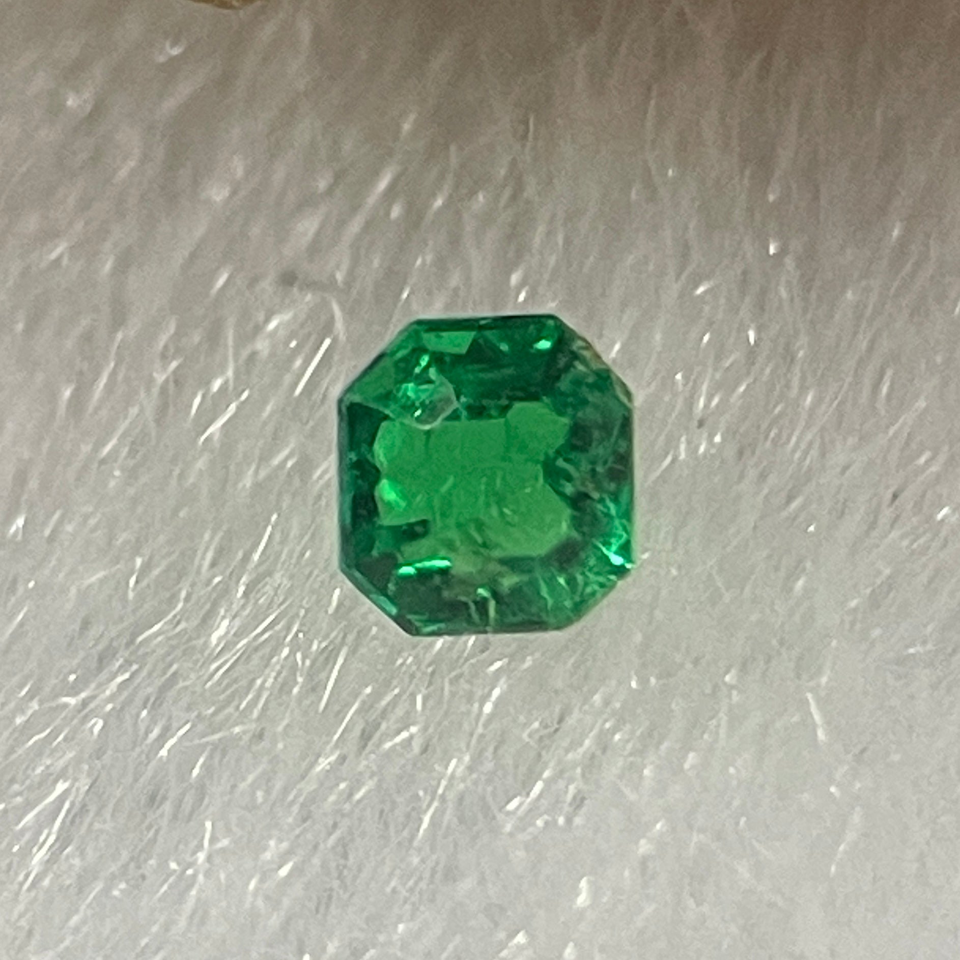 Natural Colombia Vivid Green Emerald (Beryl) Cut-Cornered Square Step cut 0.06ct 2.2 by 2.0 by 1.8mm - Huangs Jadeite and Jewelry Pte Ltd